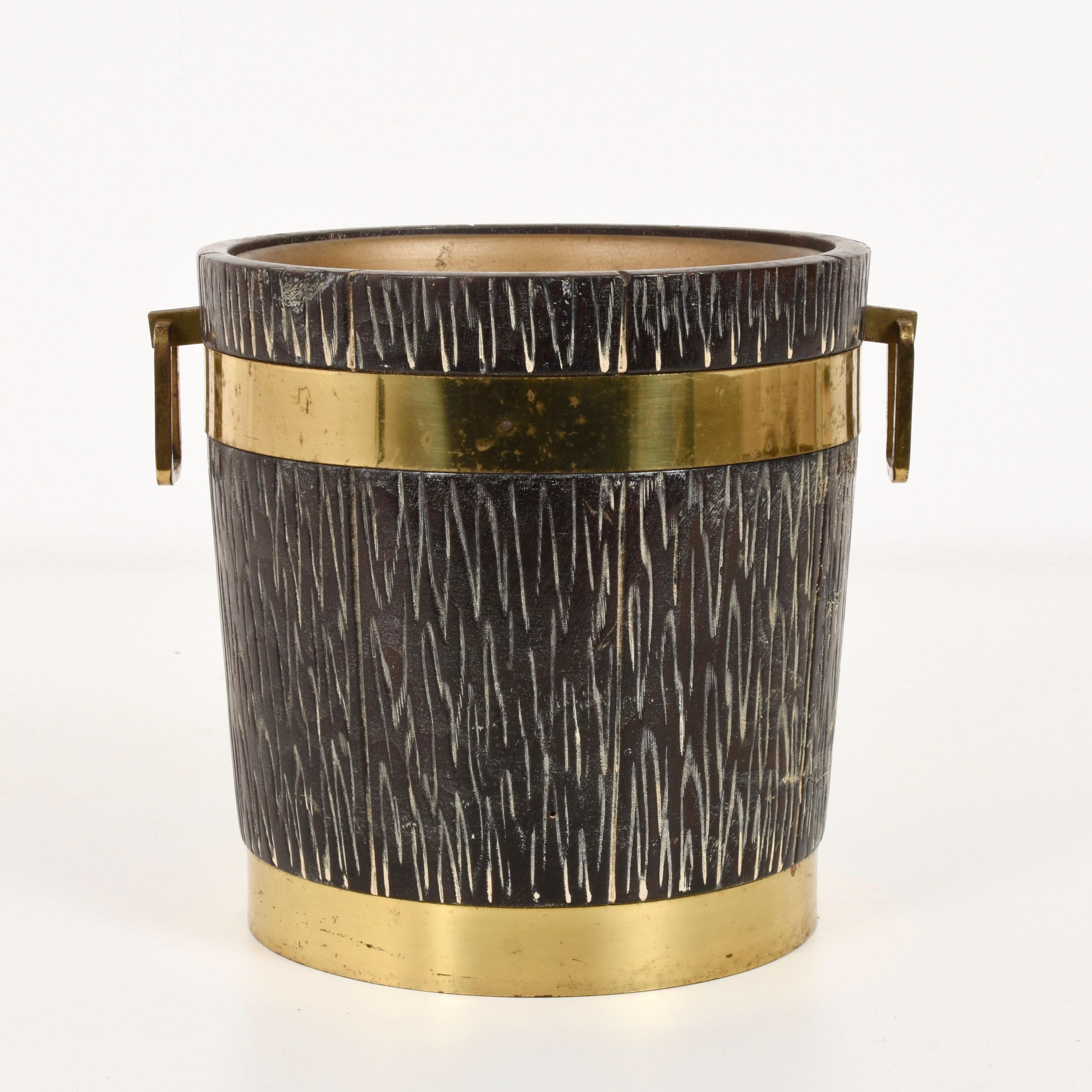 Ice Bucket for Macabo in Carved Wood and Brass, Italy 1950s by Aldo Tura In Good Condition In Roma, IT