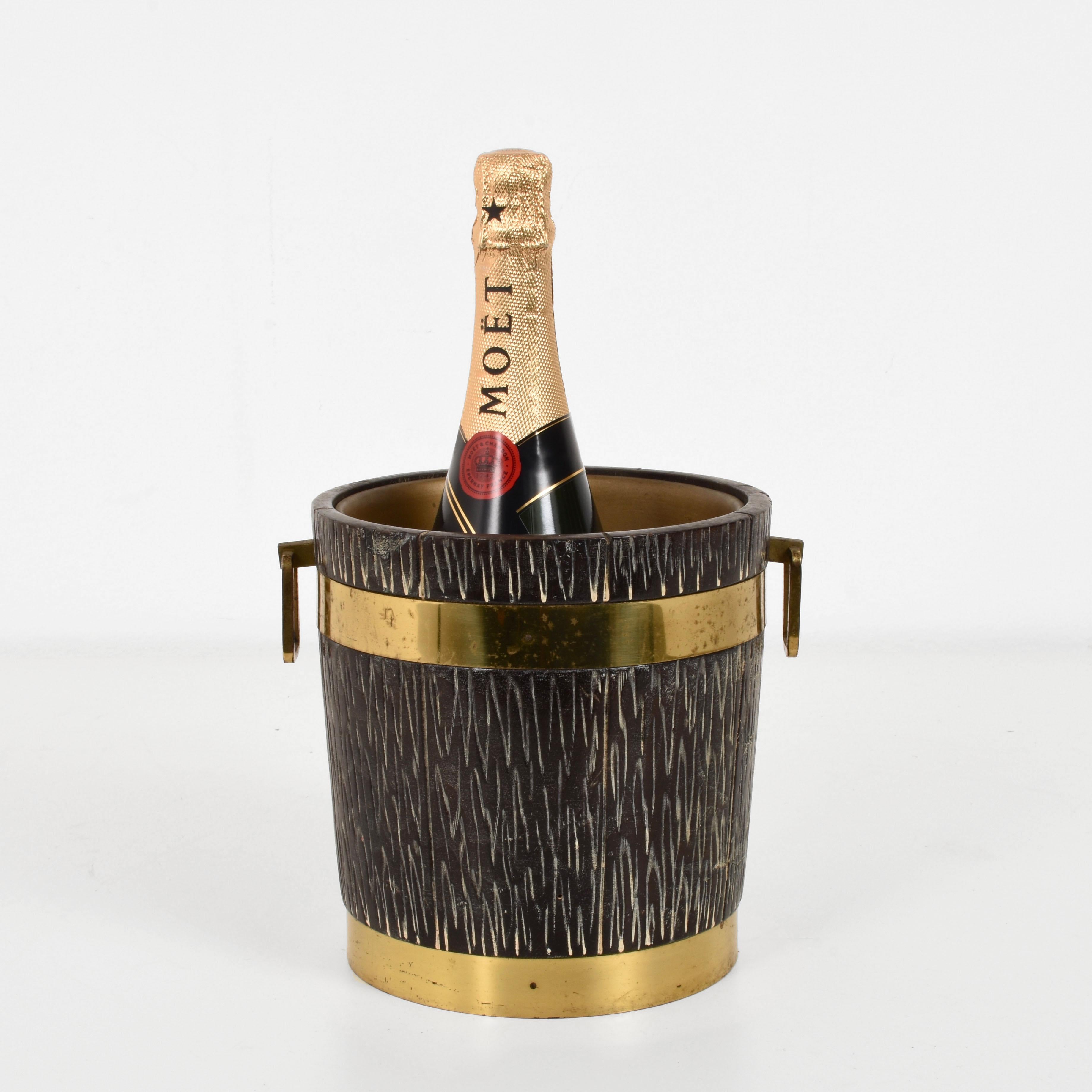 20th Century Ice Bucket for Macabo in Carved Wood and Brass, Italy 1950s by Aldo Tura