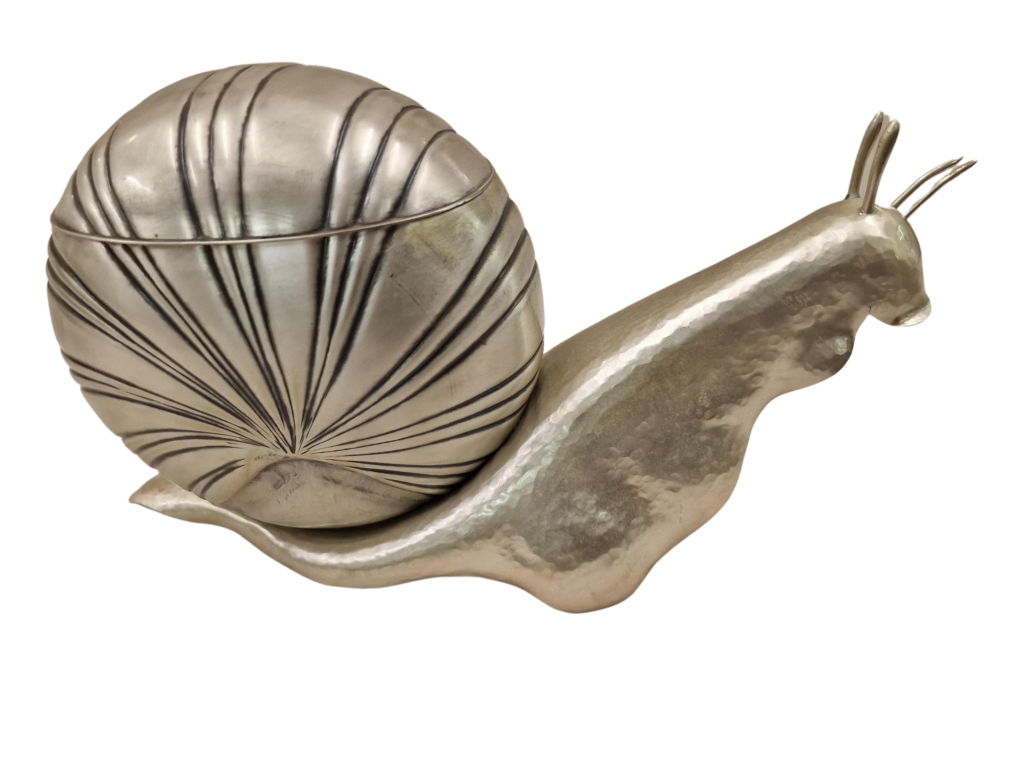 Hammered Ice bucket in form of a snail, silver plated, vintage 1960/70 Mid-Century, Italy