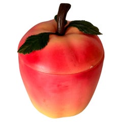 Cubitera de Plástico con Forma de Fruta Color Rojo y Amarillo Francia circa 1970