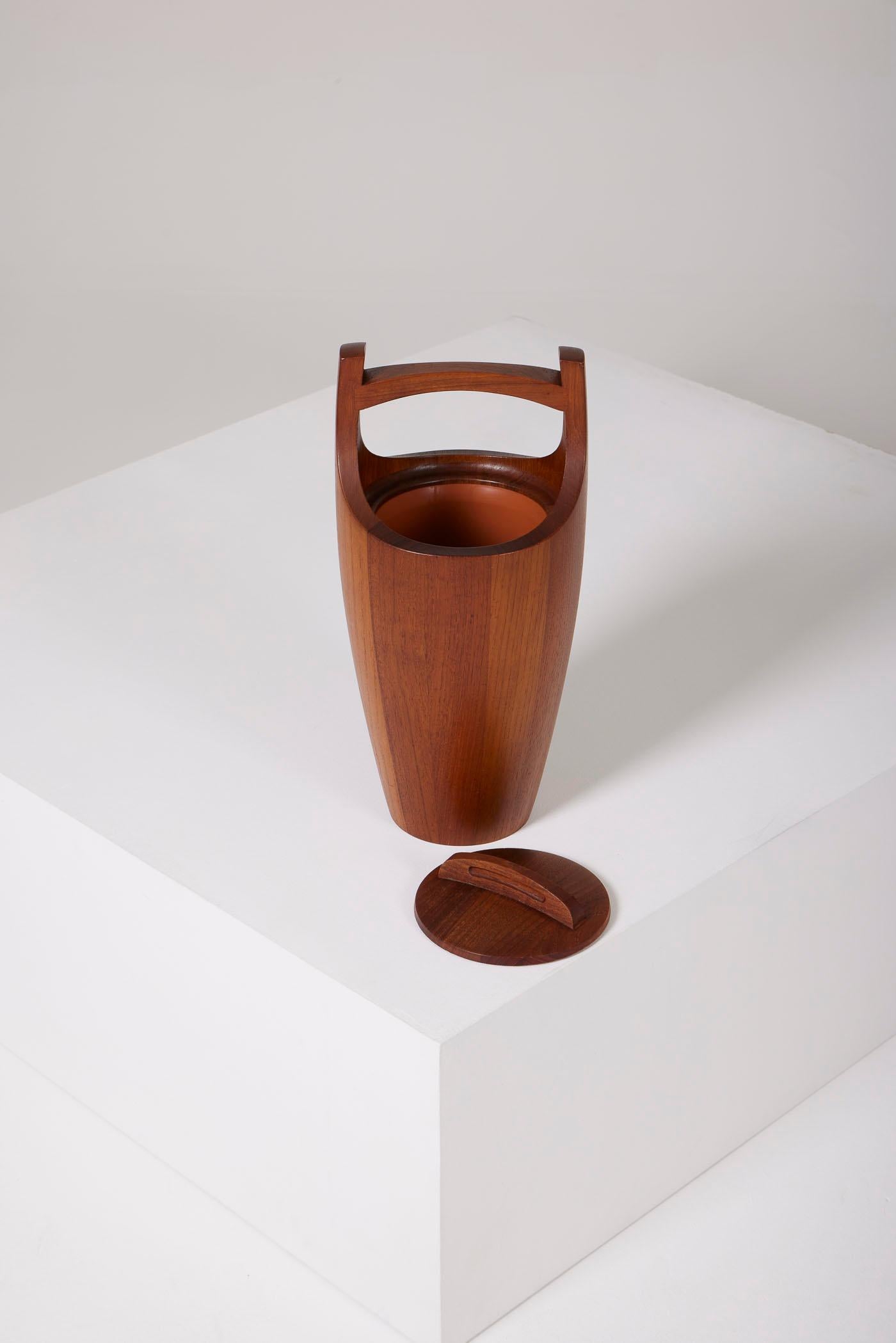 Ice bucket in wood by Jens Quitsgaard In Excellent Condition For Sale In PARIS, FR