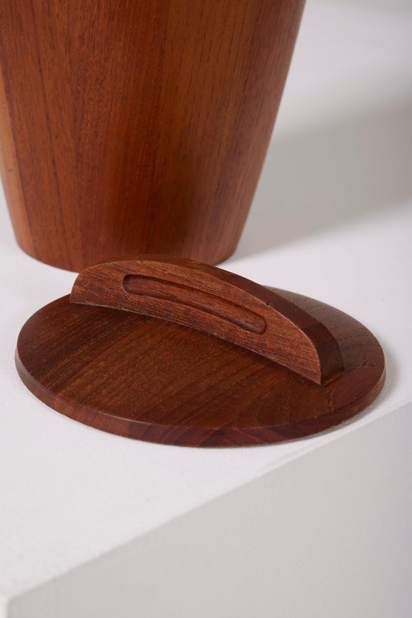 Wood Ice bucket in wood by Jens Quitsgaard For Sale