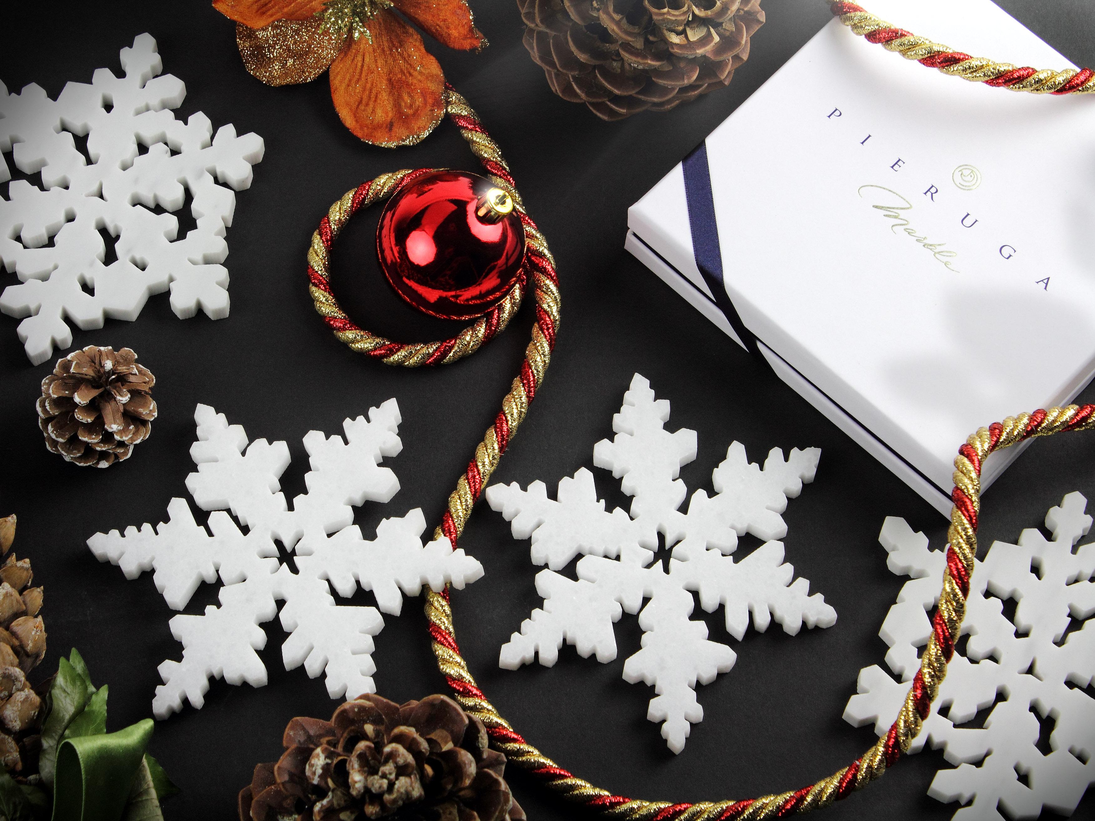 Untersetzer oder Weihnachtsbaumdekoration aus weißem Marmor, handgefertigt, Italien im Angebot 2