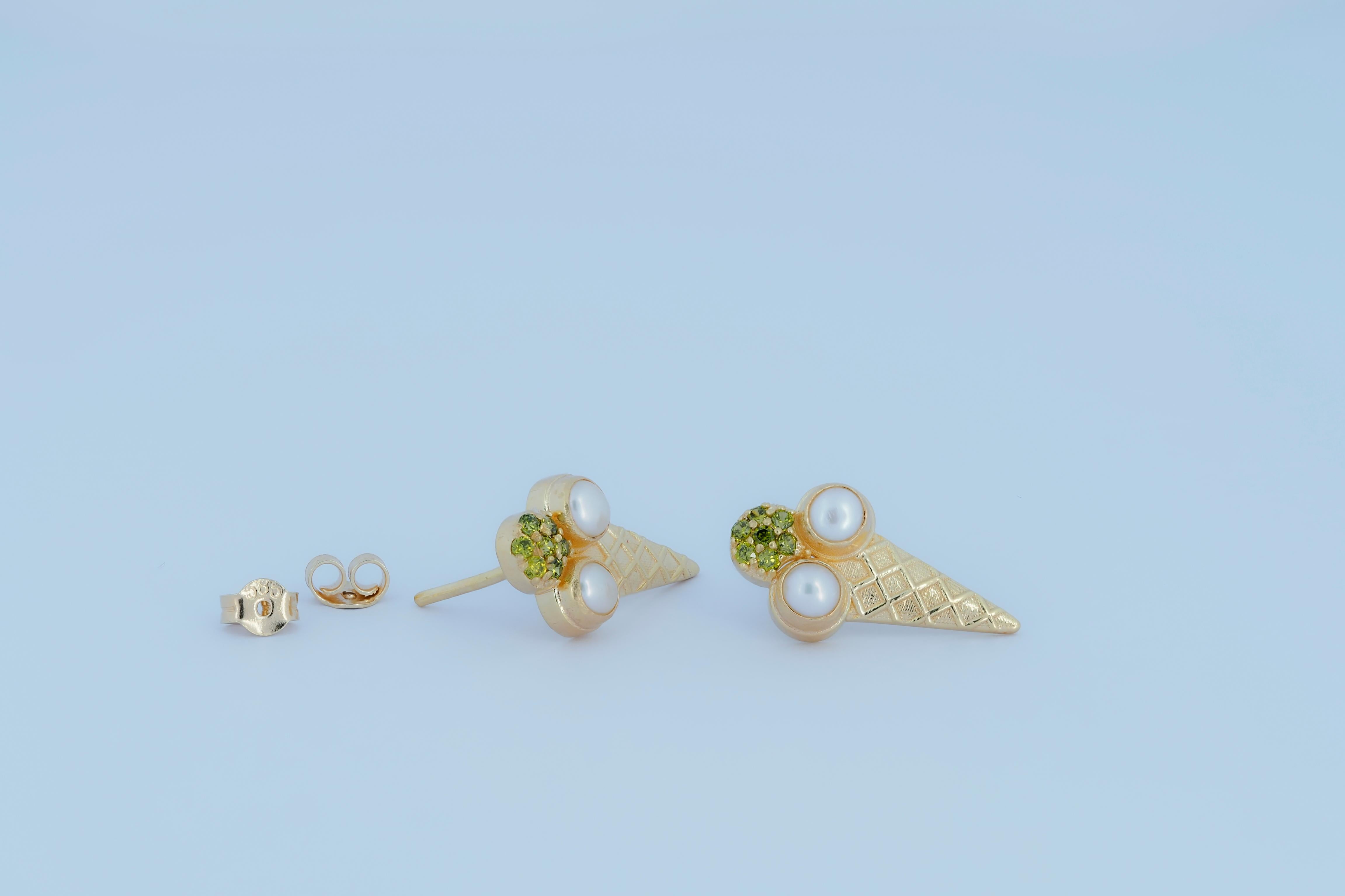 Ice cream funny earrings studs with peridots and pearls in 14k gold. Food earrings. Simple everyday earrings for young girl. 

Metal: 14k gold
19x9.5 mm size
Weight: 2.53 gr.

Gemstones:
4 pearls: round button, white color, transparent, 4.3 mm