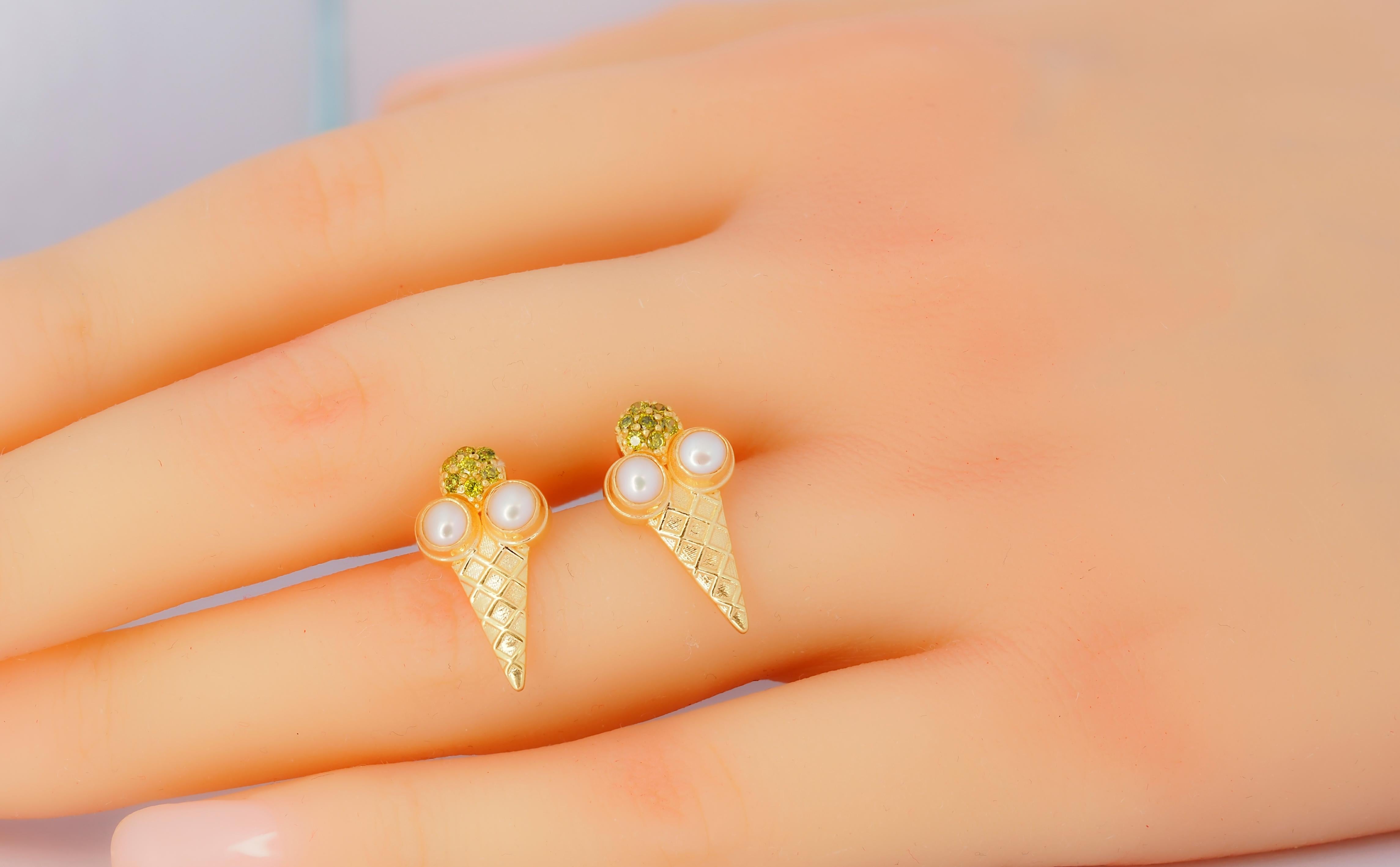 Ice cream funny earrings studs with peridots and pearls in 14k gold For Sale 3