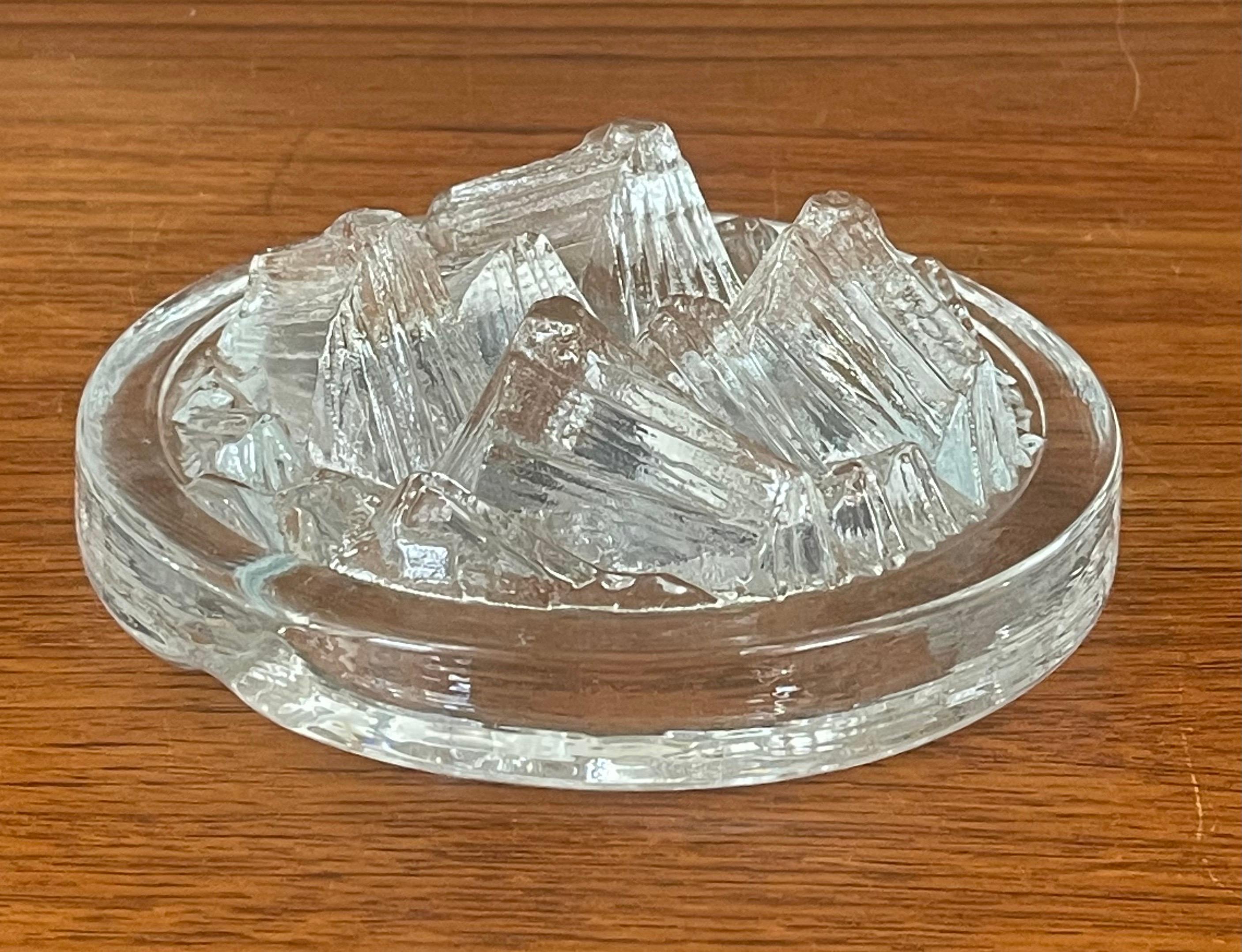 North American Ice Crystal Cigar Ashtray For Sale