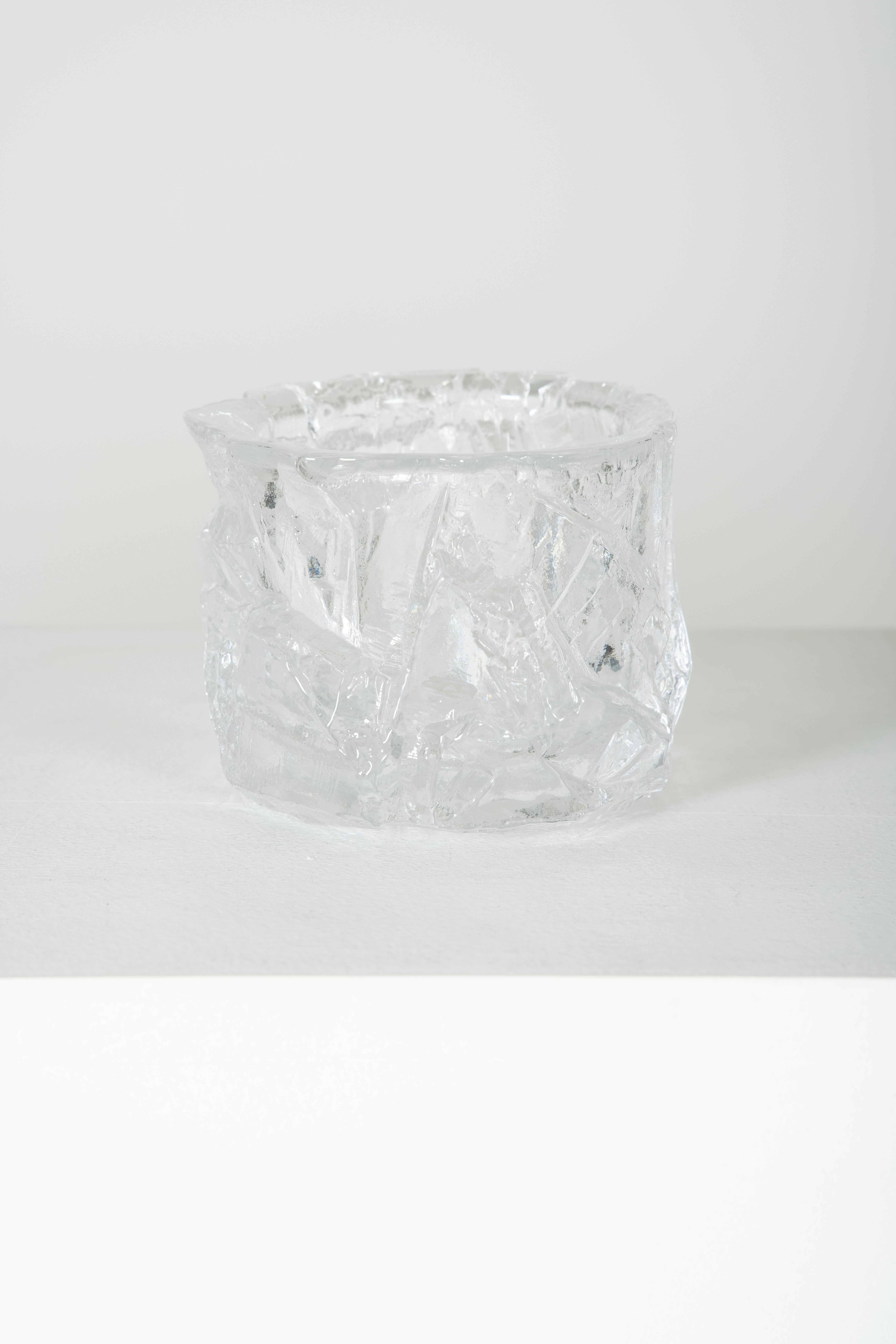 Ice crystals effect trinket bowl in Daum's crystal, France. Excellent condition, no shine. Signed on the side.