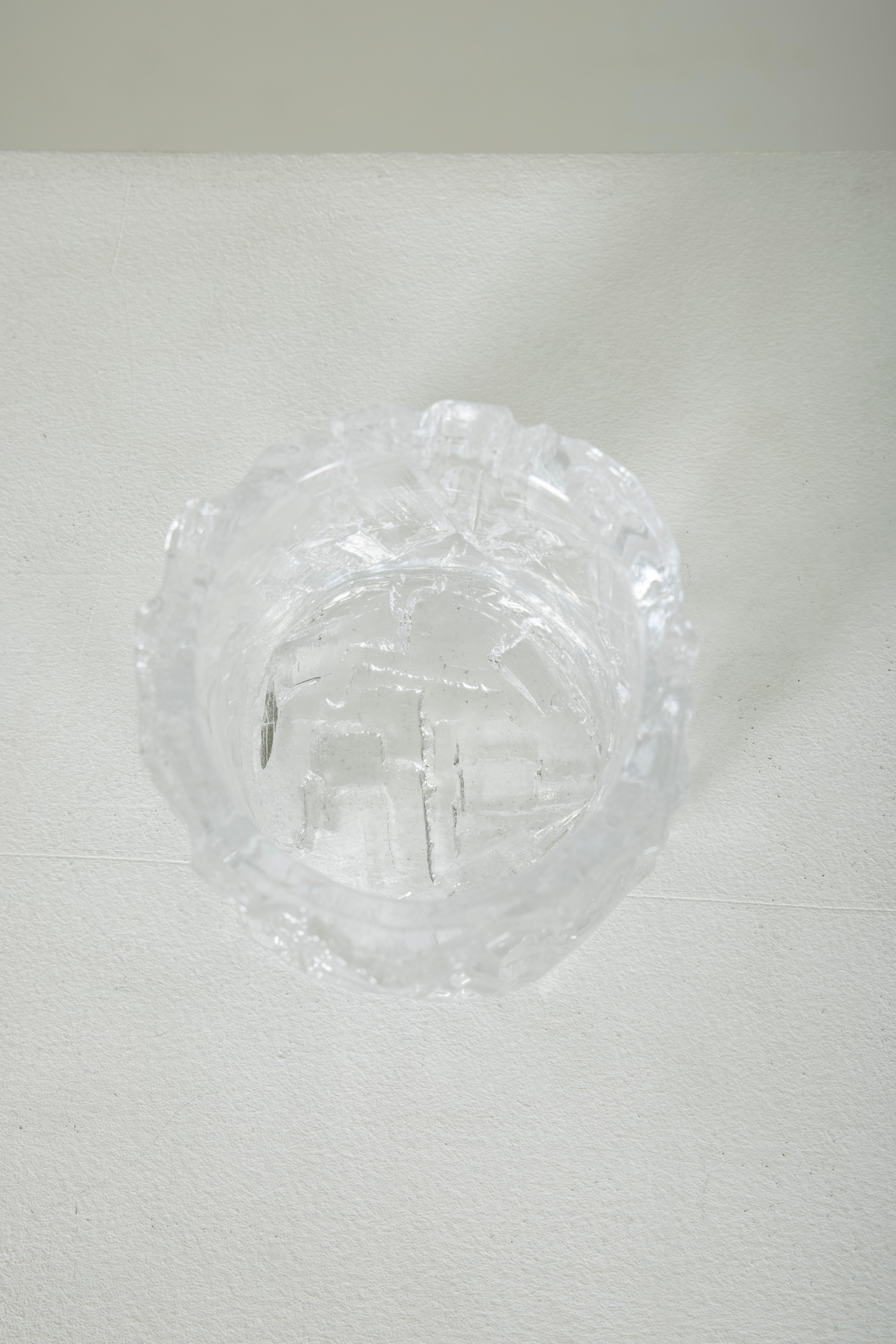 Ice Crystals Effect Trinket Bowl in Daum's Crystal, France In Good Condition In PARIS, FR