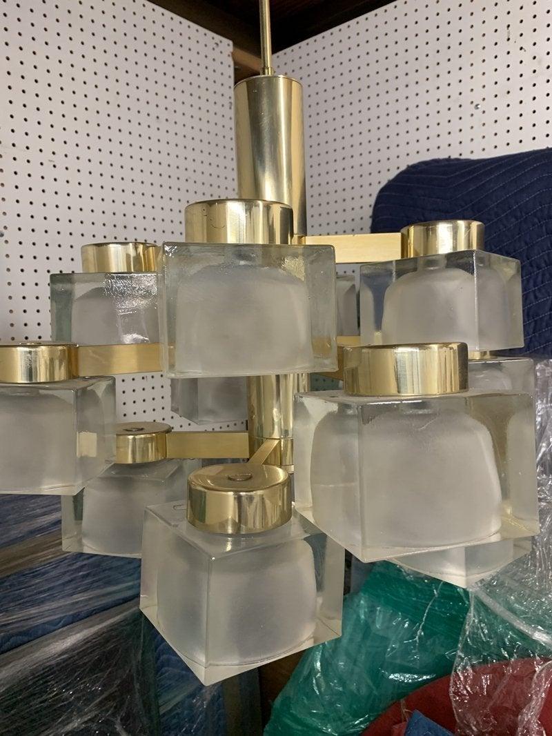 Ice Cube and Brass Twelve-Light Chandelier by Gaetano Sciolari In Good Condition In Los Angeles, CA