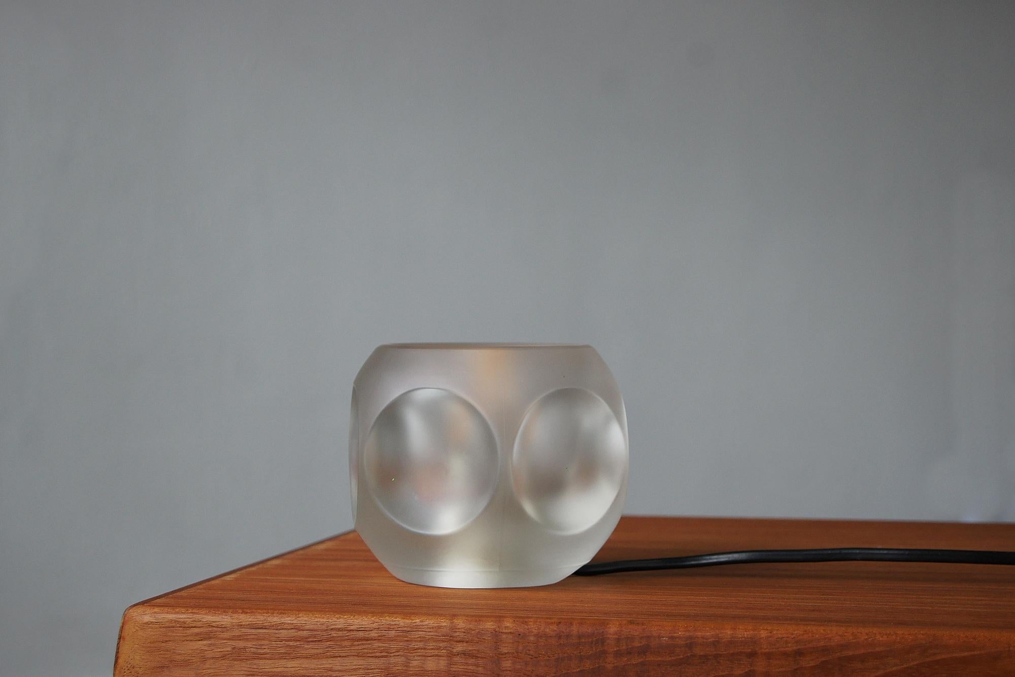 La lampada da tavolo minimalista TA14 