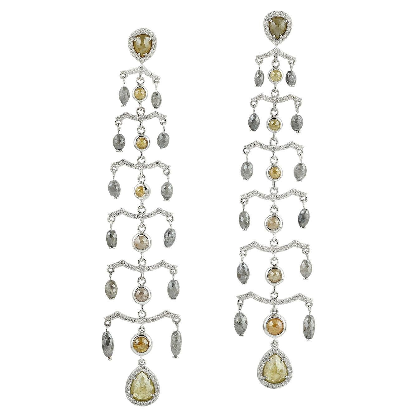 Boucle d'oreille chandelier en or blanc 18k avec diamants de glace