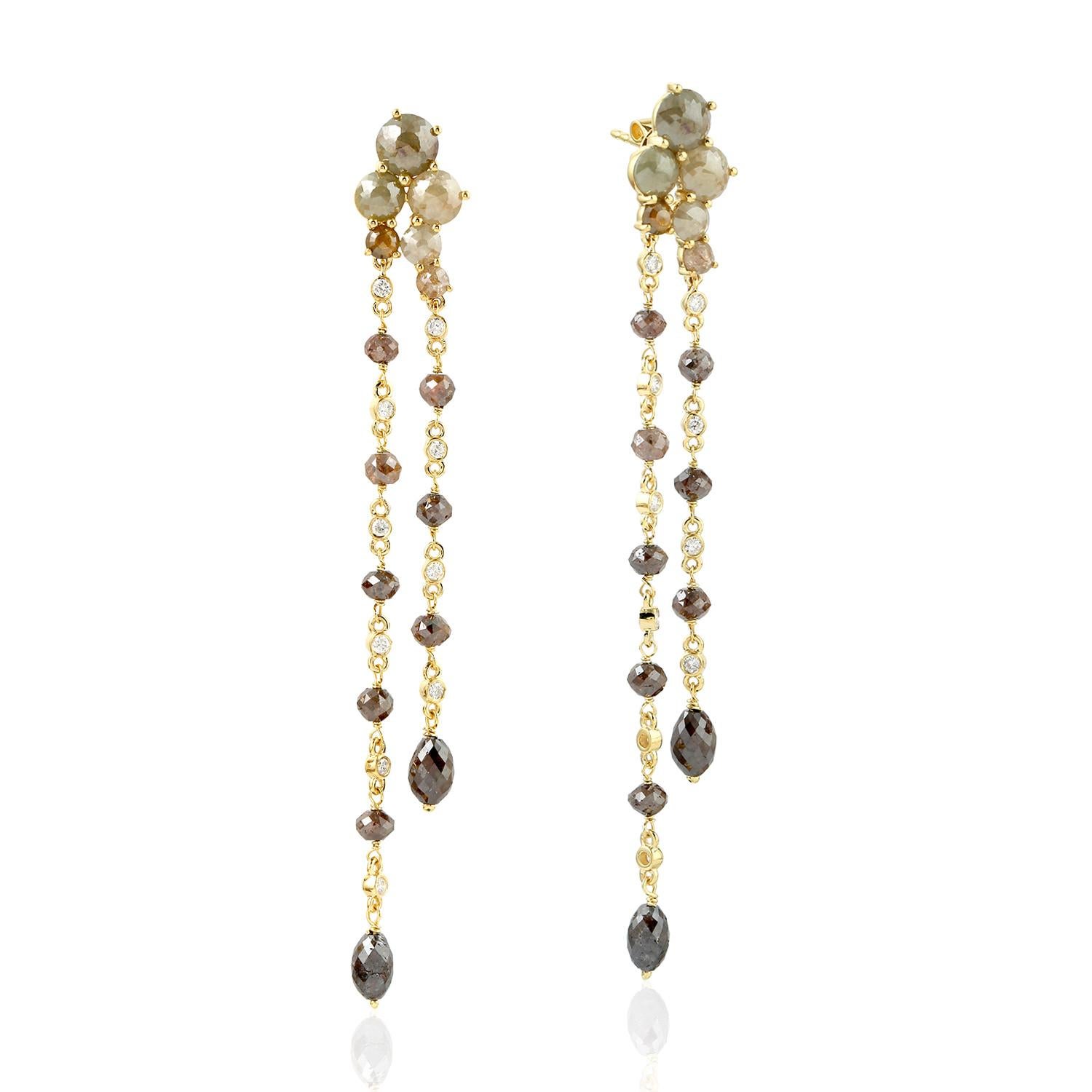 Taille briolette Boucles d'oreilles pendantes en or 18 carats avec diamants de glace en vente