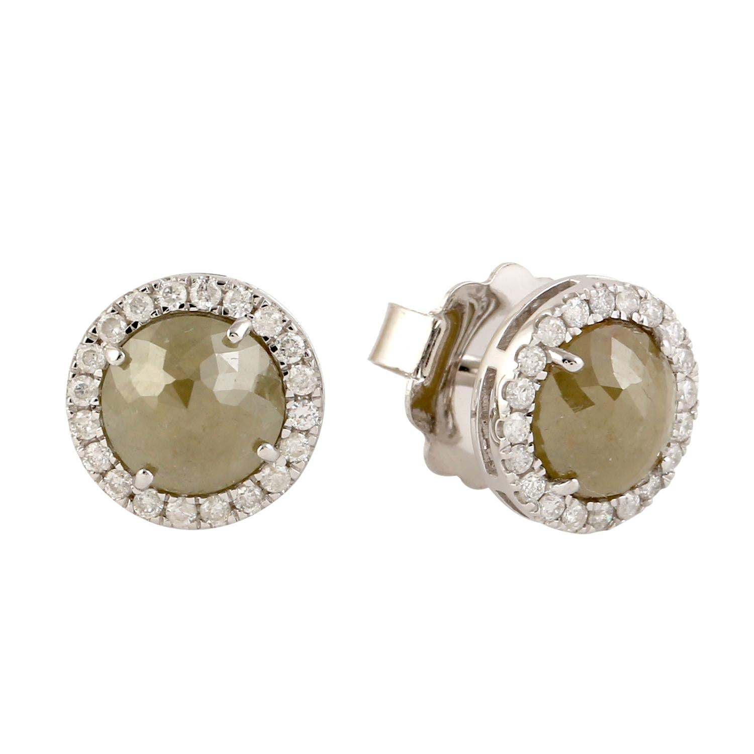 Boucles d'oreilles minimales en or blanc 18 carats avec diamant en forme de glace Neuf - En vente à New York, NY