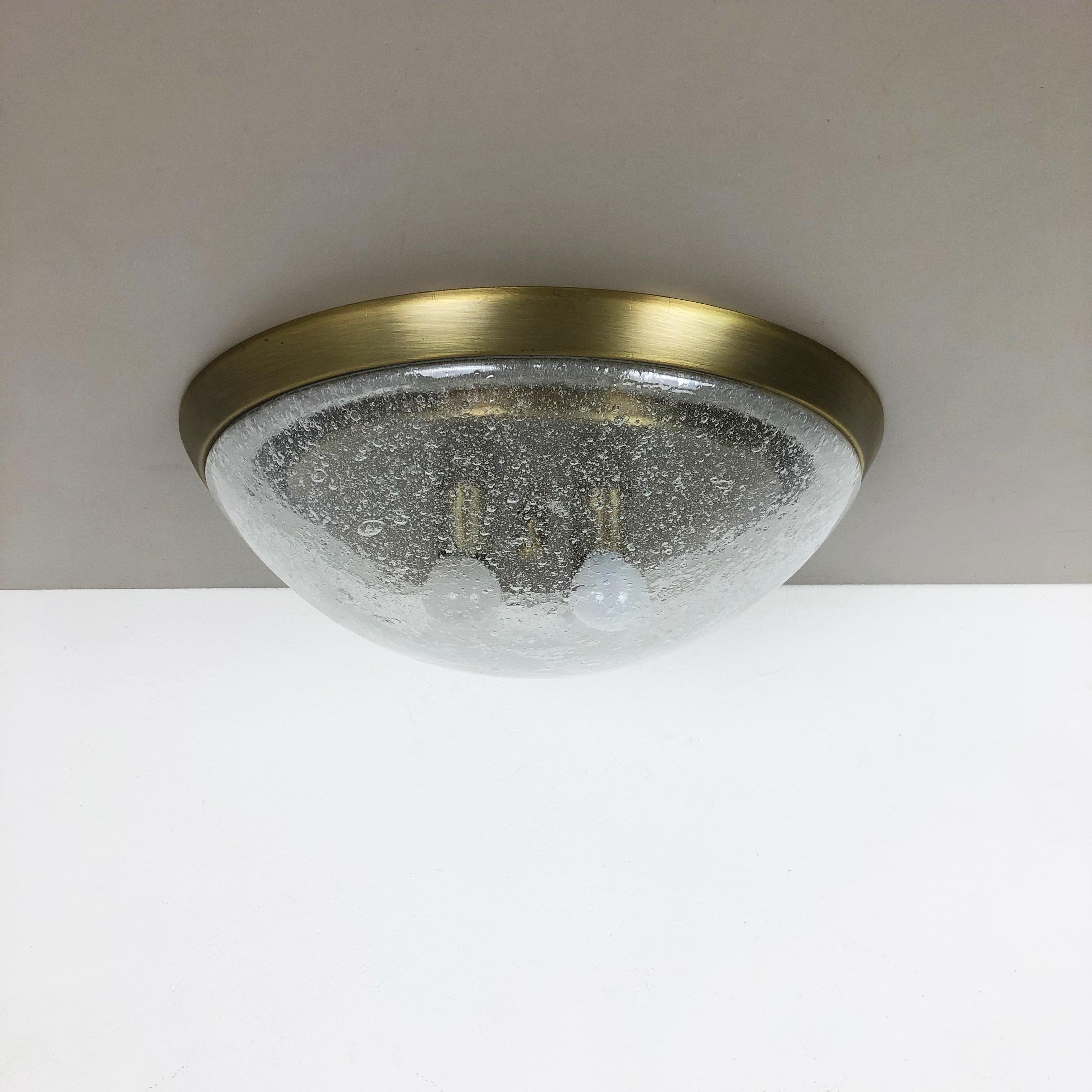Article:

Wall light sconce or ceiling light 


Producer:

Hillebrand Leuchten, Germany



Origin:

Germany



Age:

1970s



Original modernist German wall or ceiling light made of high quality glass in cone form and clear