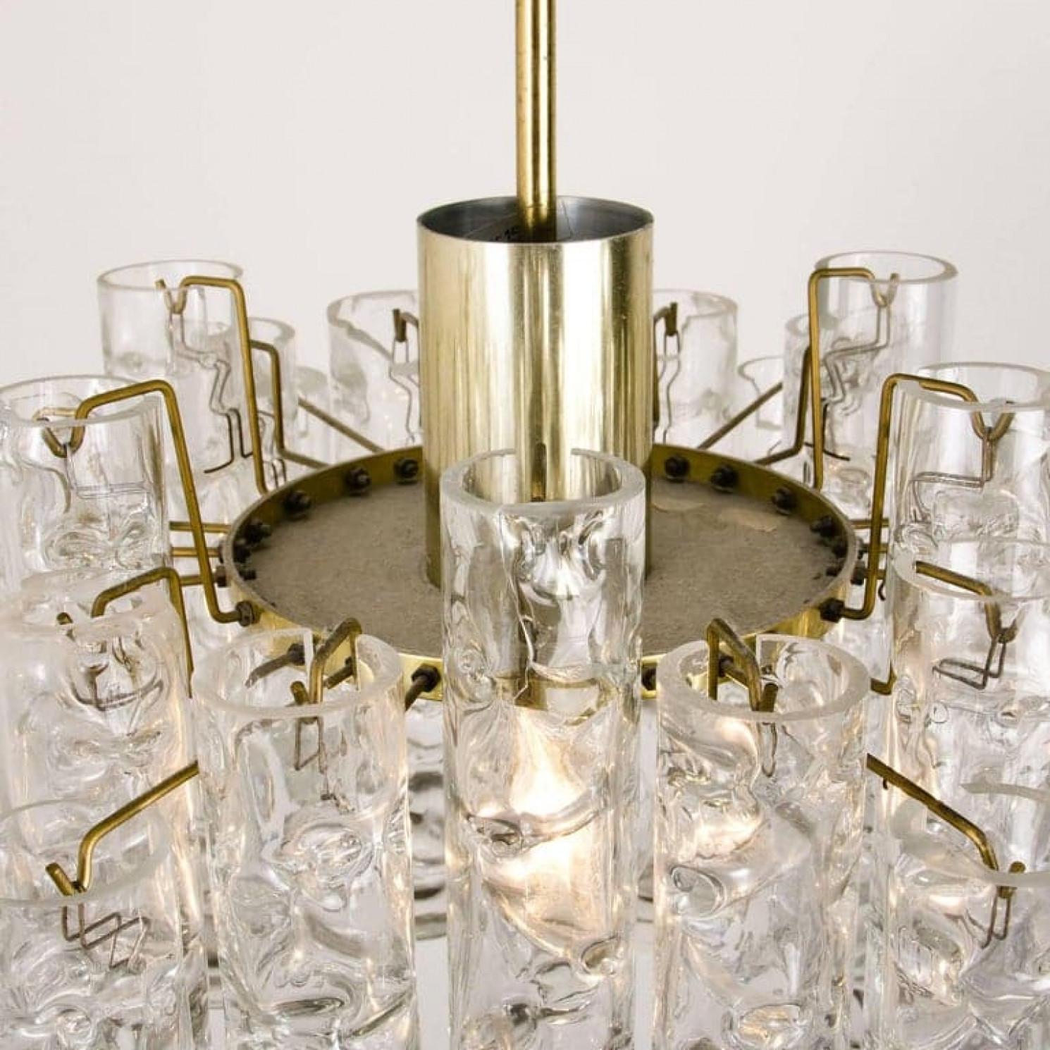 Milieu du XXe siècle Lustre en verre glacé Doria, 1960 en vente