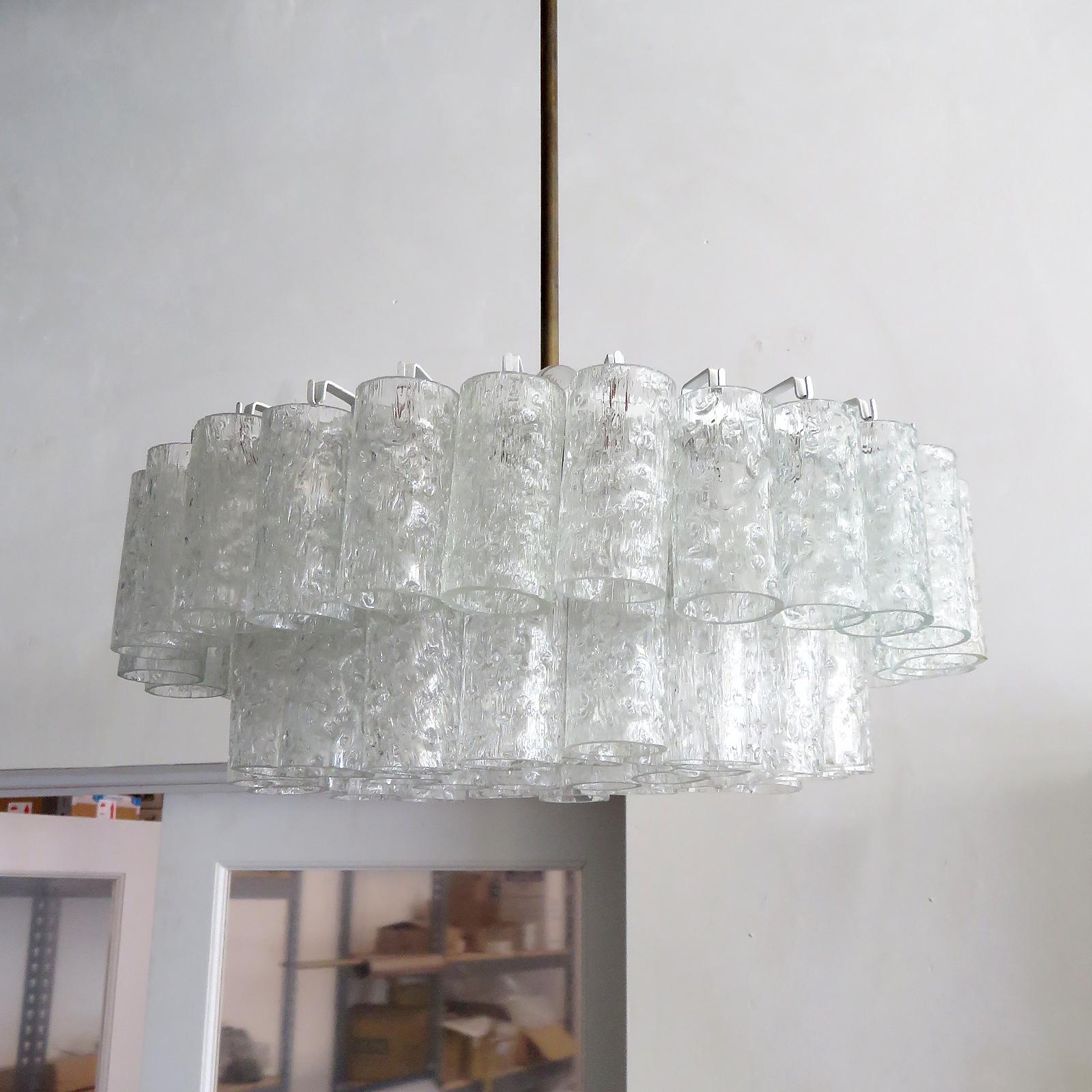 Lampadario in vetro ghiaccio di Doria, Germania, 1960 In condizioni buone in vendita a Los Angeles, CA