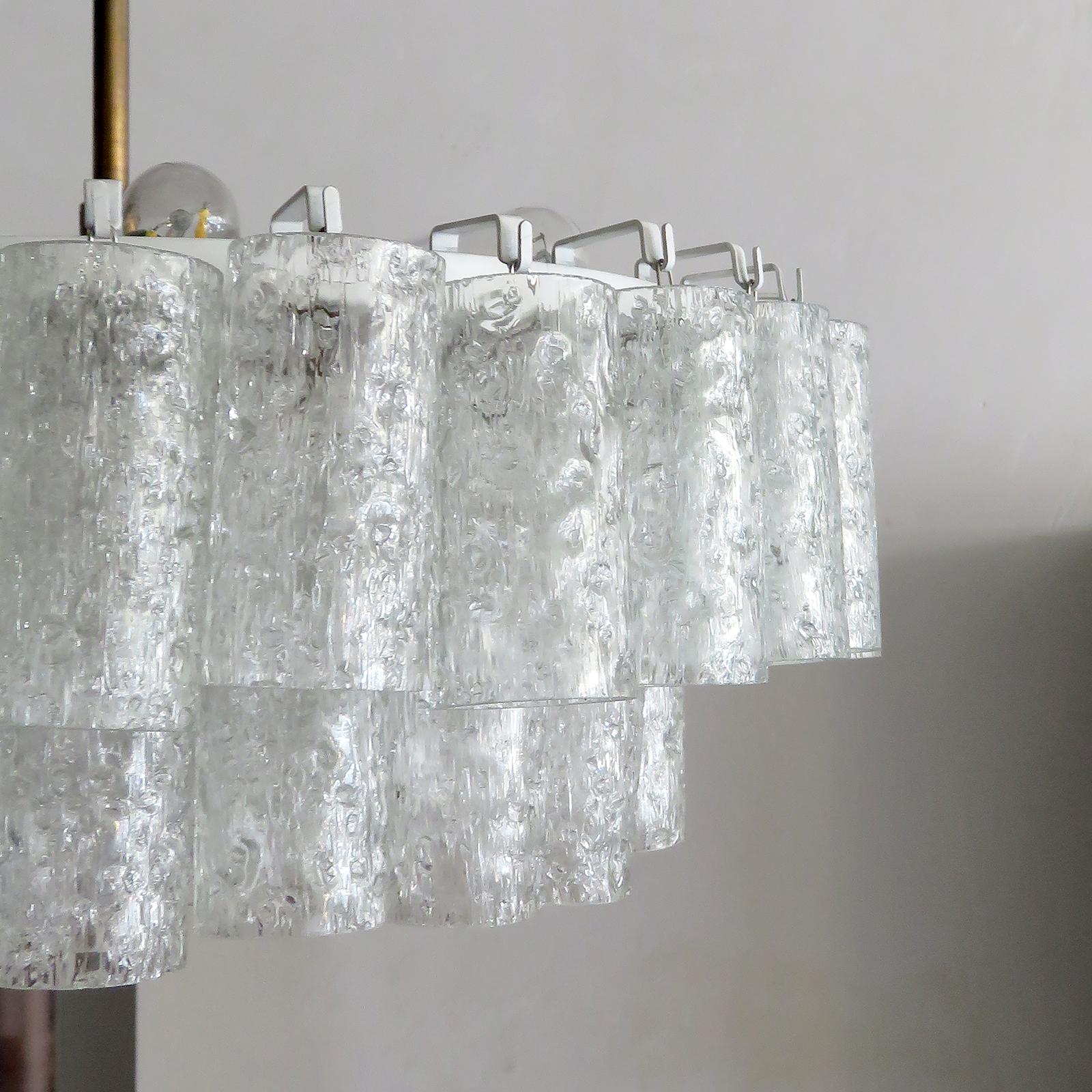 Metà XX secolo Lampadario in vetro ghiaccio di Doria, Germania, 1960 in vendita