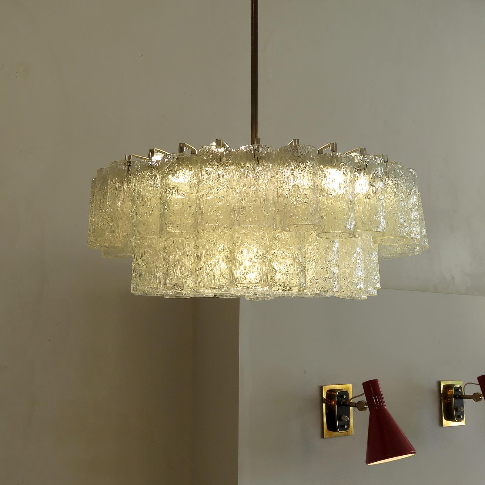 Metallo Lampadario in vetro ghiaccio di Doria, Germania, 1960 in vendita