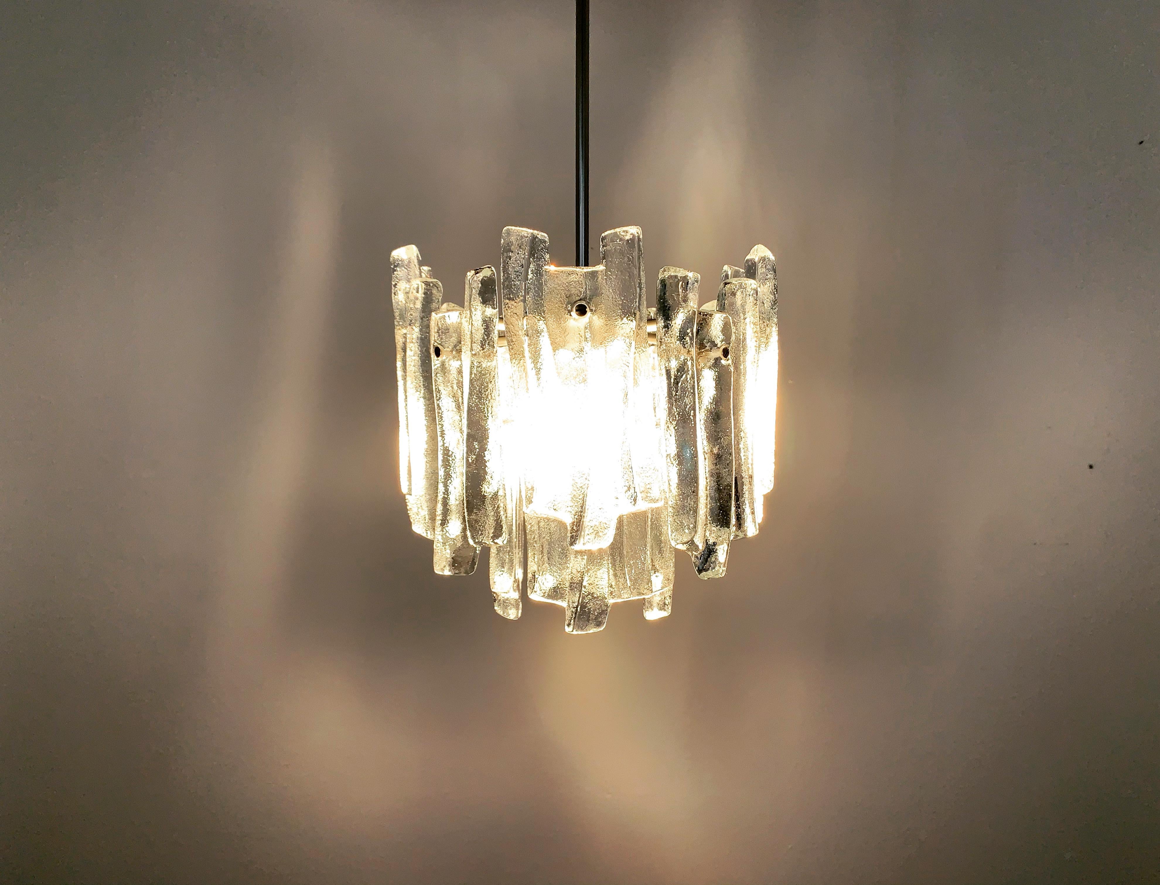 Lampadario in vetro ghiaccio di J.T. Kalmar in vendita 3