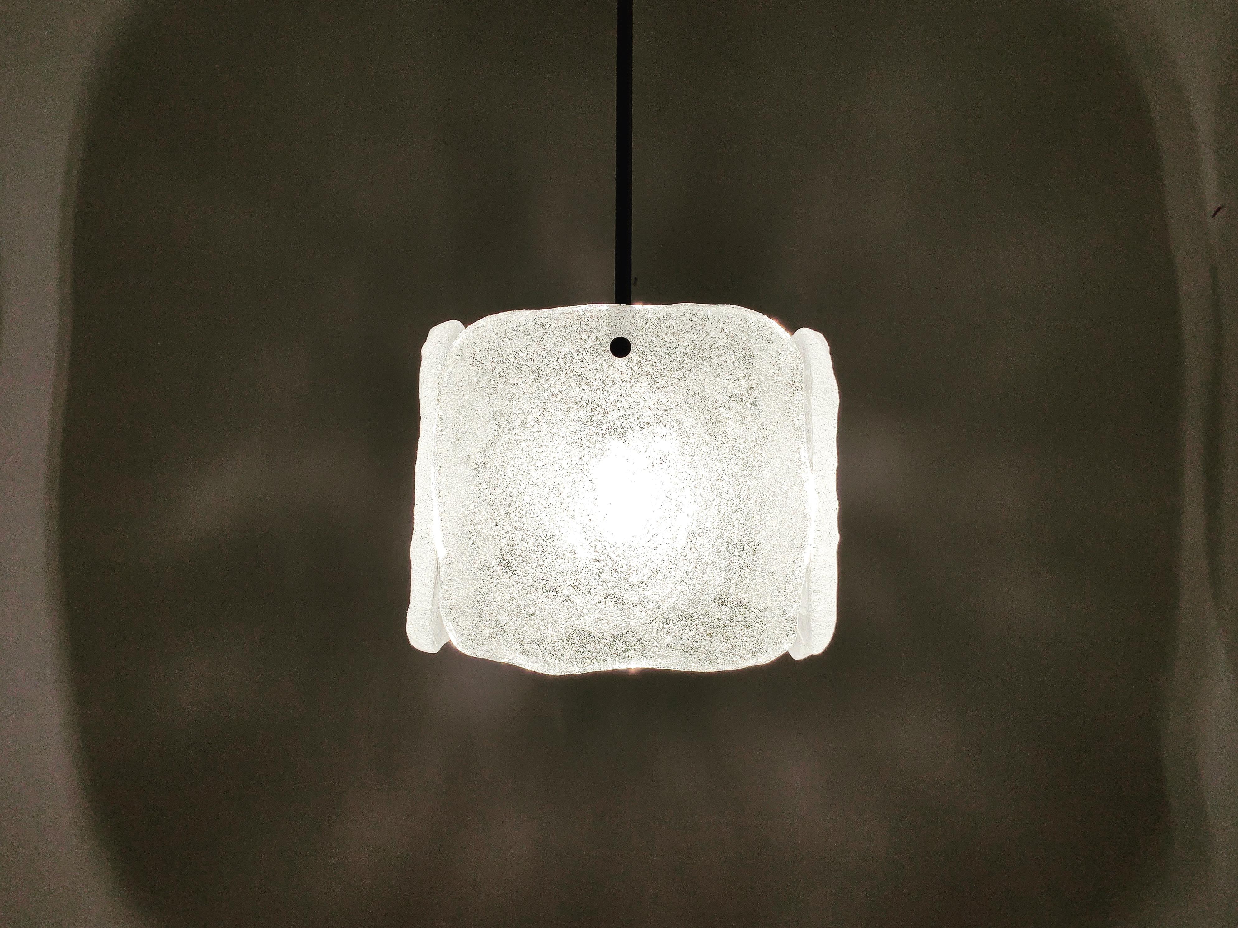 Lampadario in vetro ghiaccio di J.T. Kalmar in vendita 3