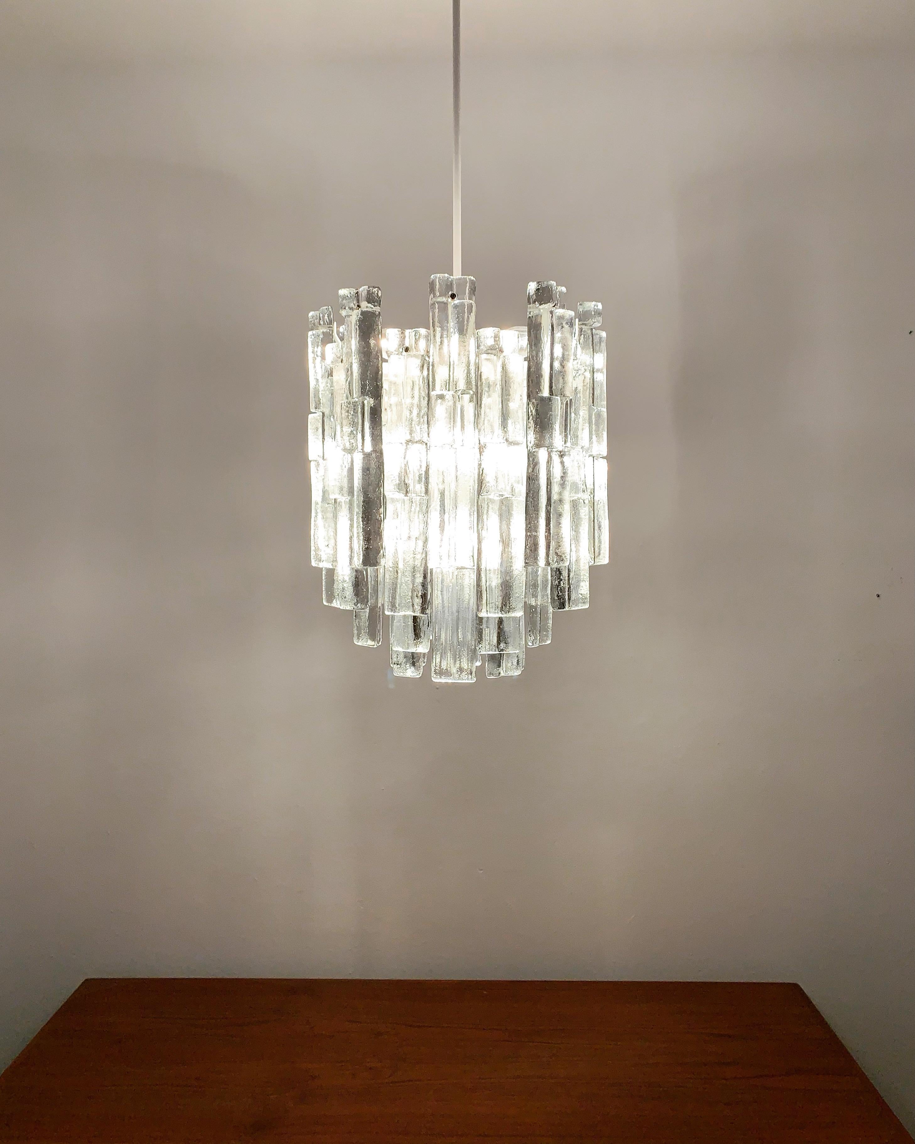 Lampadario in vetro ghiaccio di J.T. Kalmar in vendita 5