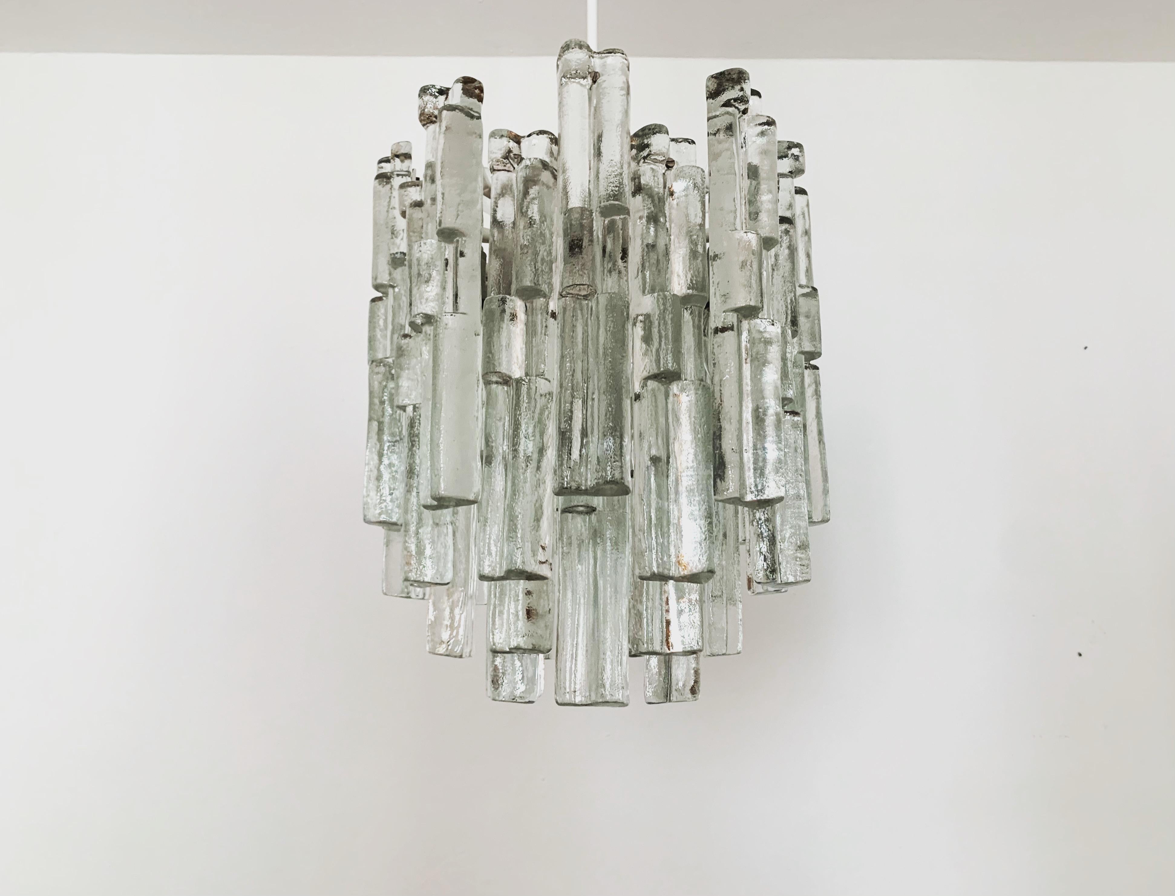 Mid-Century moderno Lampadario in vetro ghiaccio di J.T. Kalmar in vendita