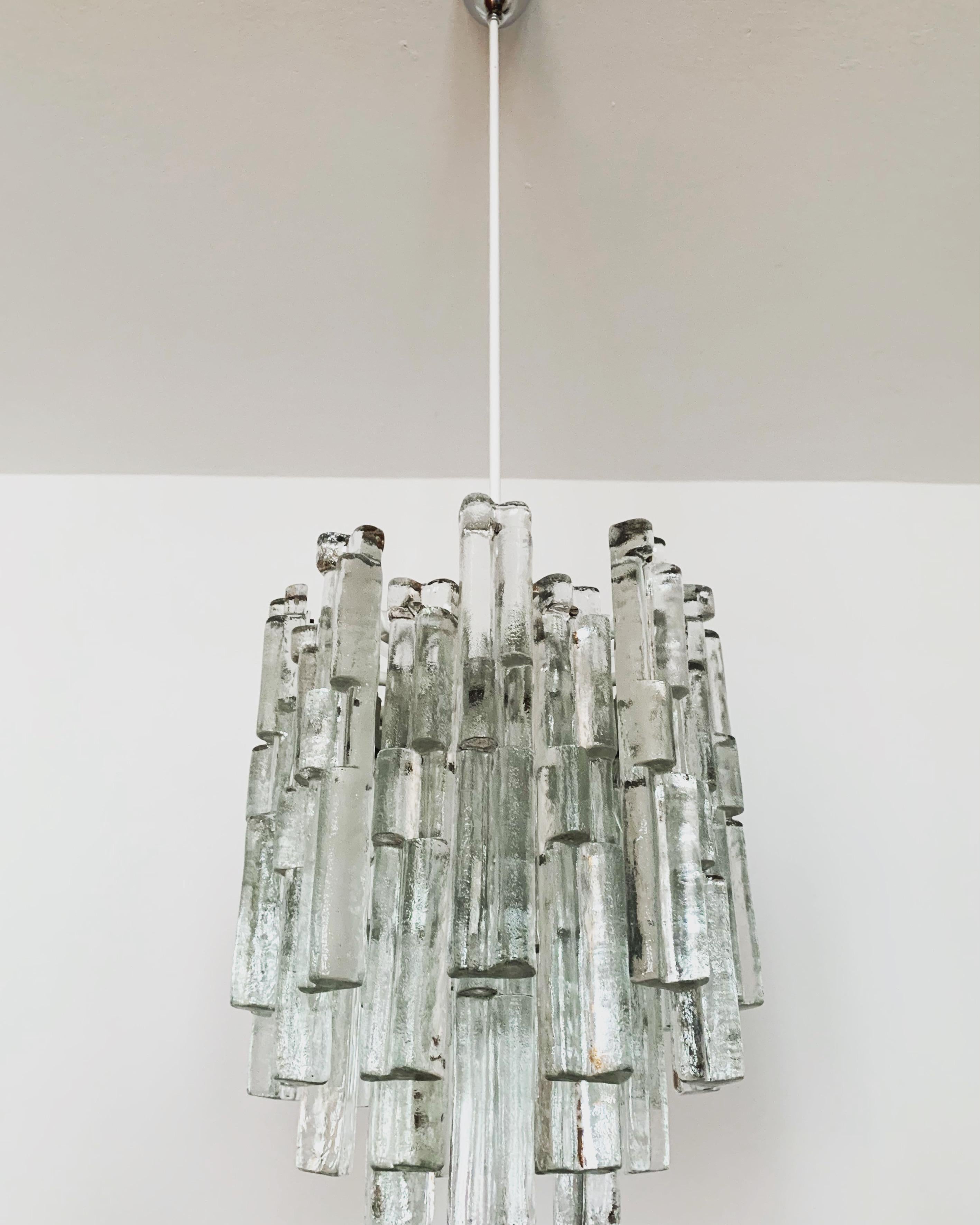 Metallo Lampadario in vetro ghiaccio di J.T. Kalmar in vendita