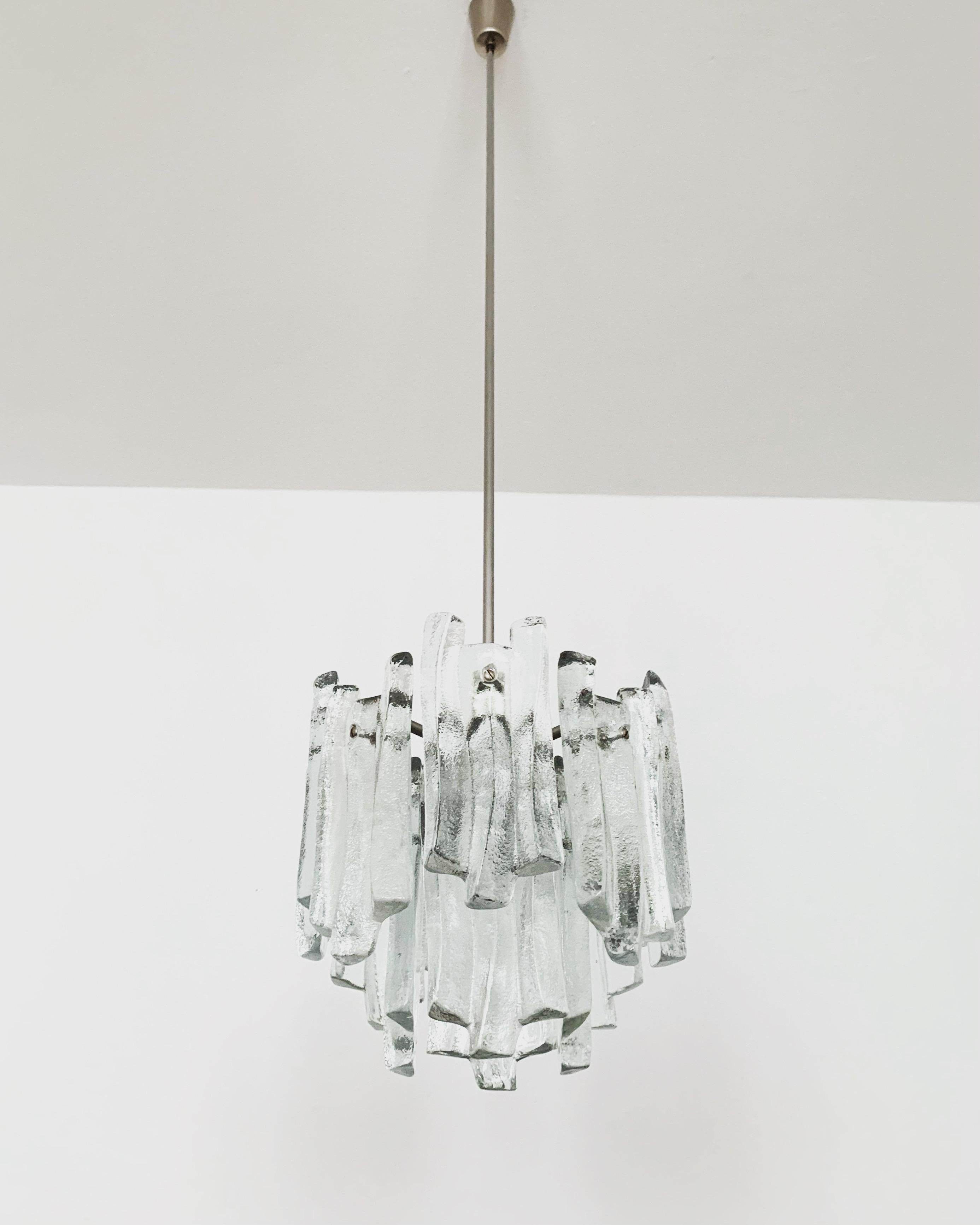 Metallo Lampadario in vetro ghiaccio di J.T. Kalmar in vendita