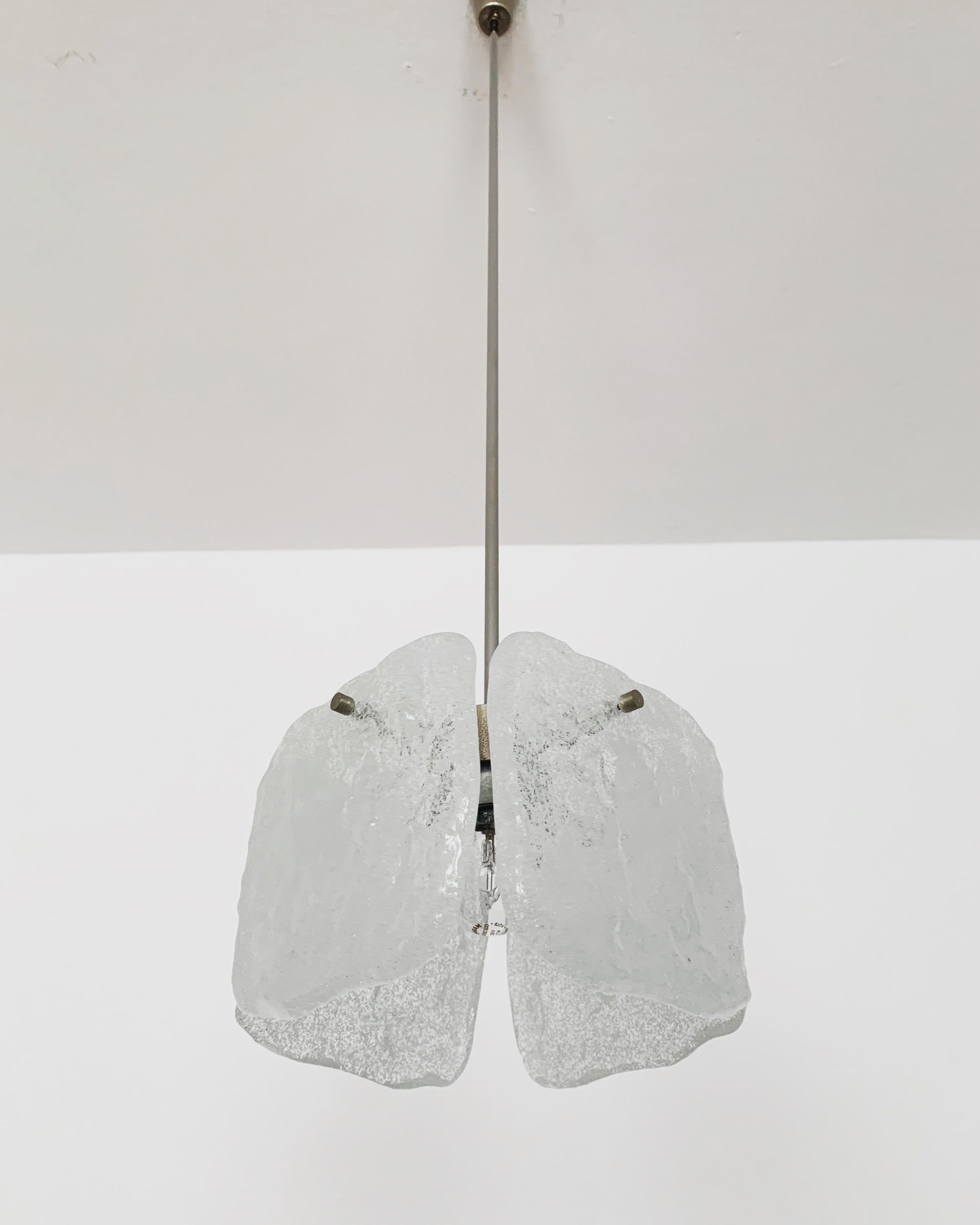 Metallo Lampadario in vetro ghiaccio di J.T. Kalmar in vendita