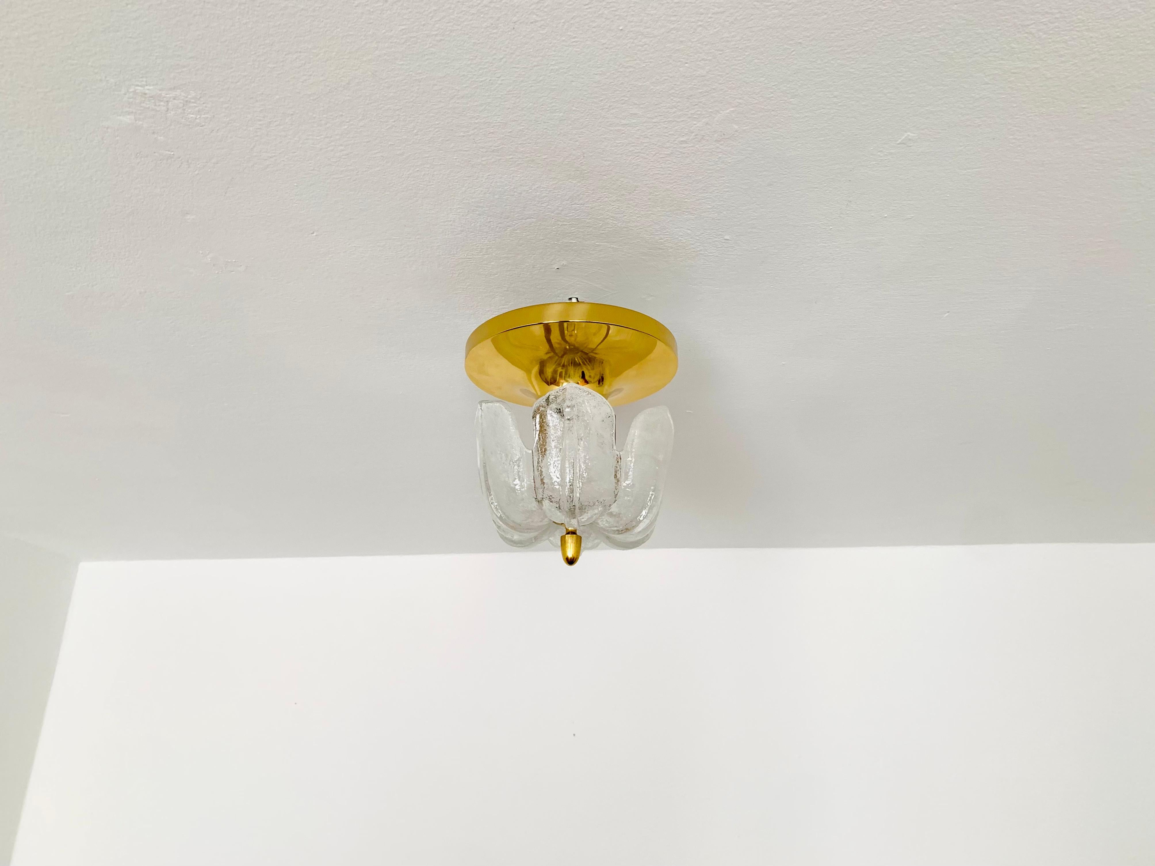 Very nice ceiling lamp from the Glashütte Limburg.
The lamp spreads a great play of light in the room and enchants through its charisma.
Wonderful design and very high -quality workmanship.

Manufacturer: Glashütte Limburg

Condition:

Very good