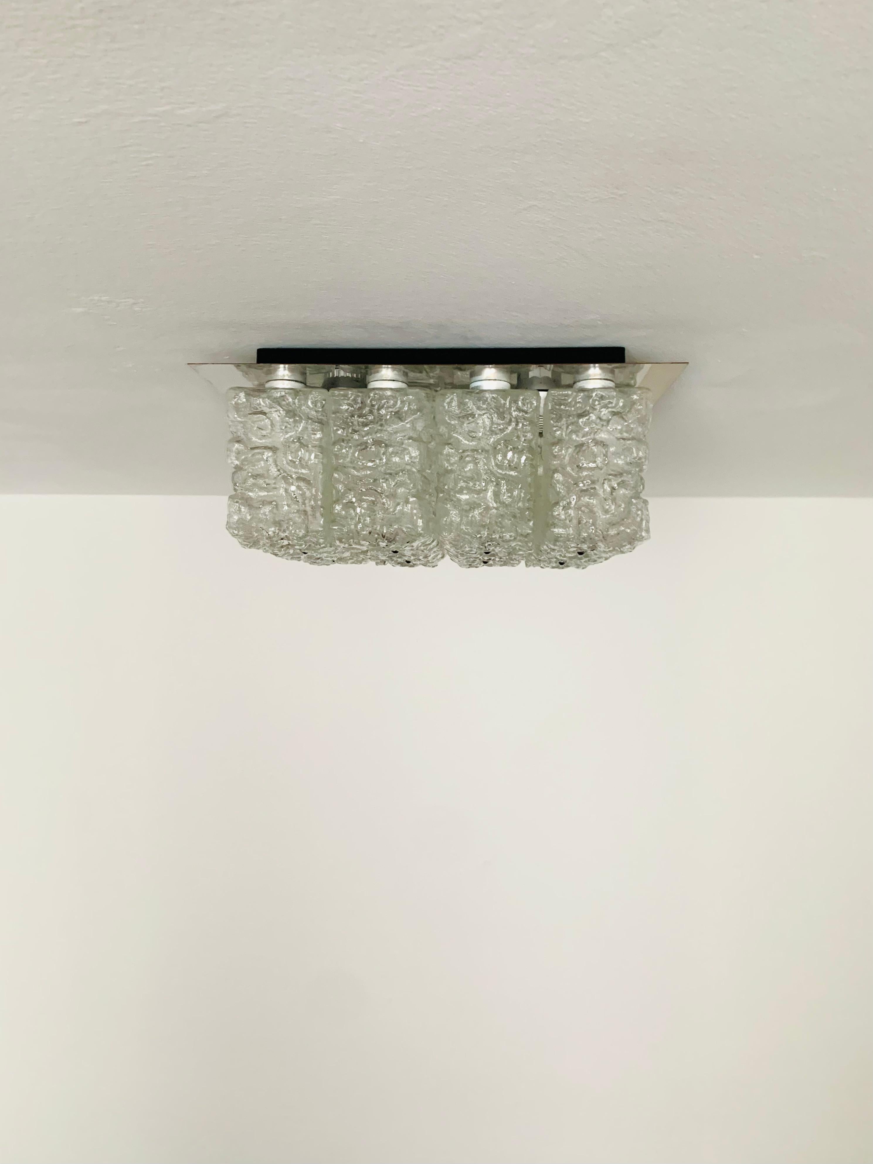Wonderful and heavy ice glass ceiling lamp from the 1960s.
Fantastic design and high quality workmanship.
The structure in the glass creates a very beautiful sparkling light.

Manufacturer: Manufactory Glashütte Limburg.

Condition:

Very good