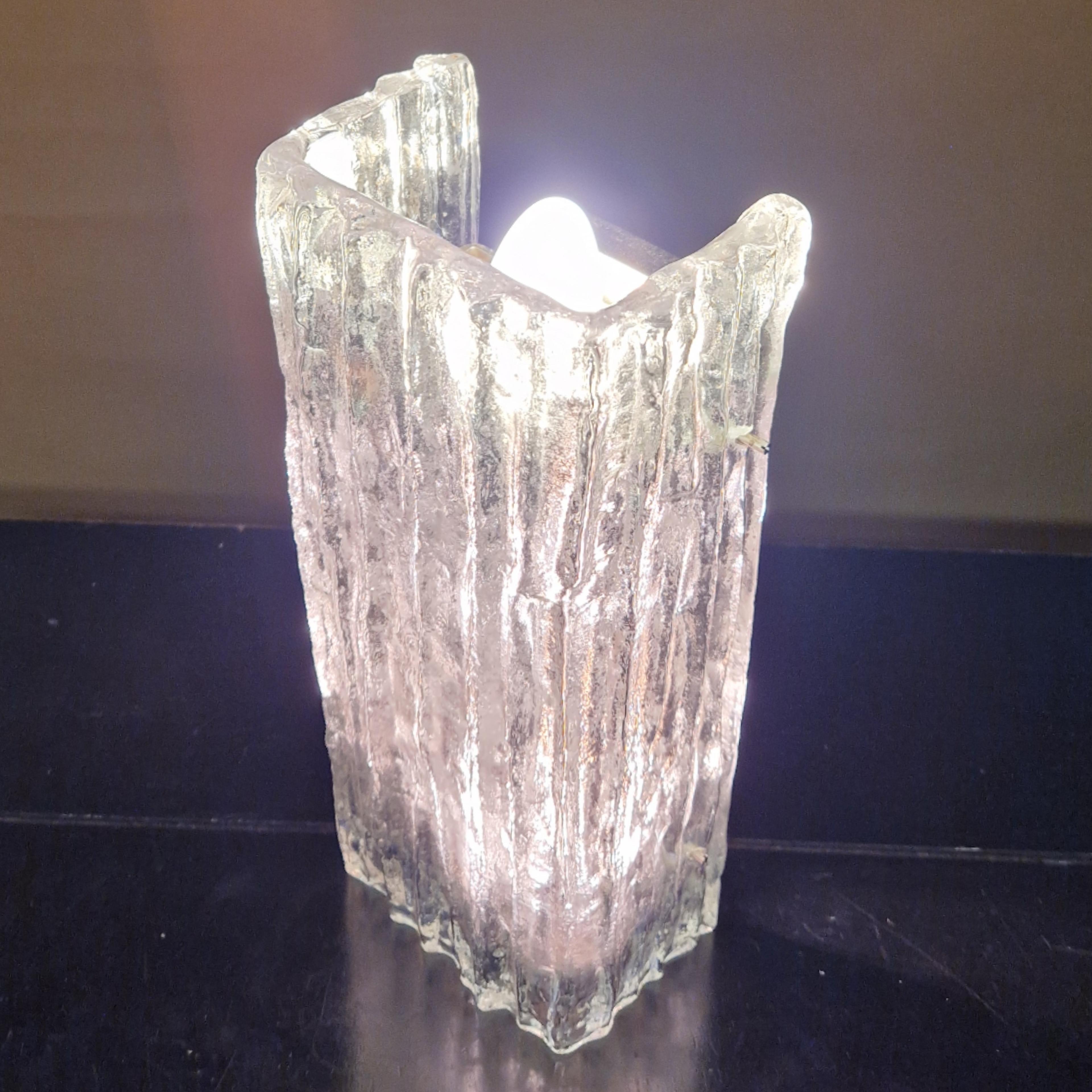 Wandleuchte „Herrenberg“ aus Eisglas von Kalmar, Österreich 1970er Jahre im Zustand „Gut“ im Angebot in ECHT, NL