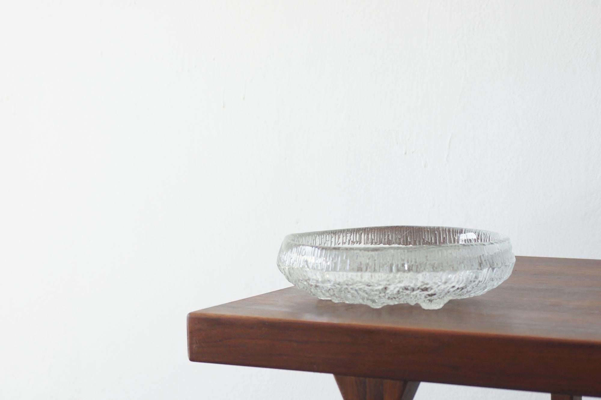 El Cuenco Lunar, diseñado por Tapio Wirkkala para la marca finlandesa Iittala, es uno de los ejemplos más característicos del diseño escandinavo de mediados del siglo XX.

El cuenco Lunaria presenta un exterior claramente texturizado, que recuerda