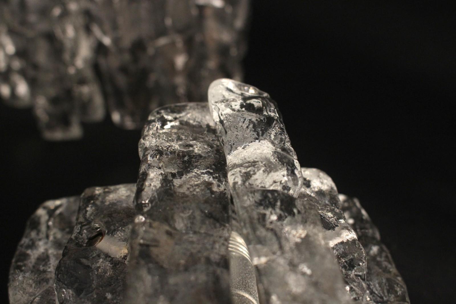 Metà XX secolo Ciondolo in vetro ghiaccio di J.T. Kalmar in vendita