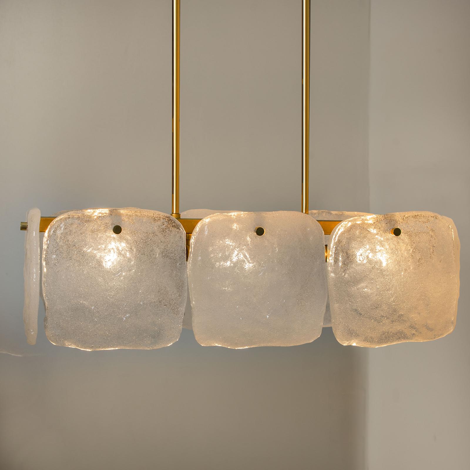 Mid-Century Modern Lampe à suspension/lustre en verre glacé de J. T. Kalmar, Autriche, années 1960 en vente