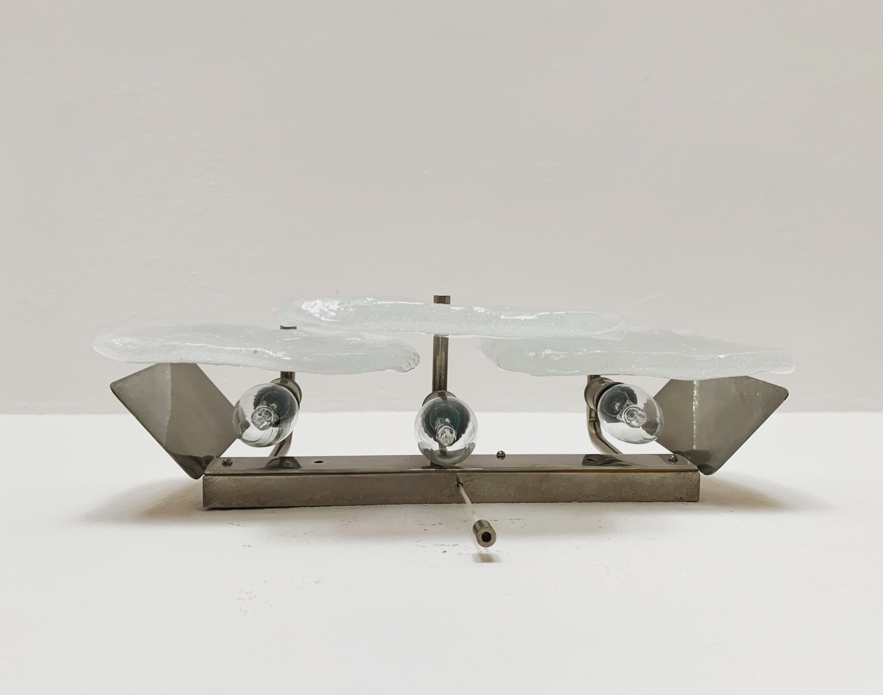 Lámpara de pared de cristal Ice de J.T. Kalmar mediados del siglo XX en venta