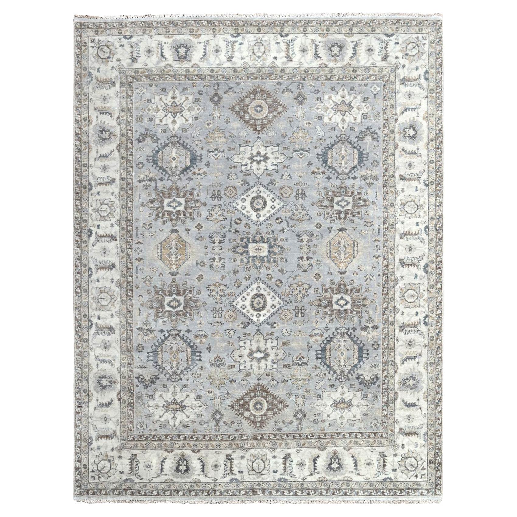 Eisgrauer handgeknüpfter Karajeh-Teppich aus Bio-Wolle mit geometrischem Design 7'10" x 9'9"