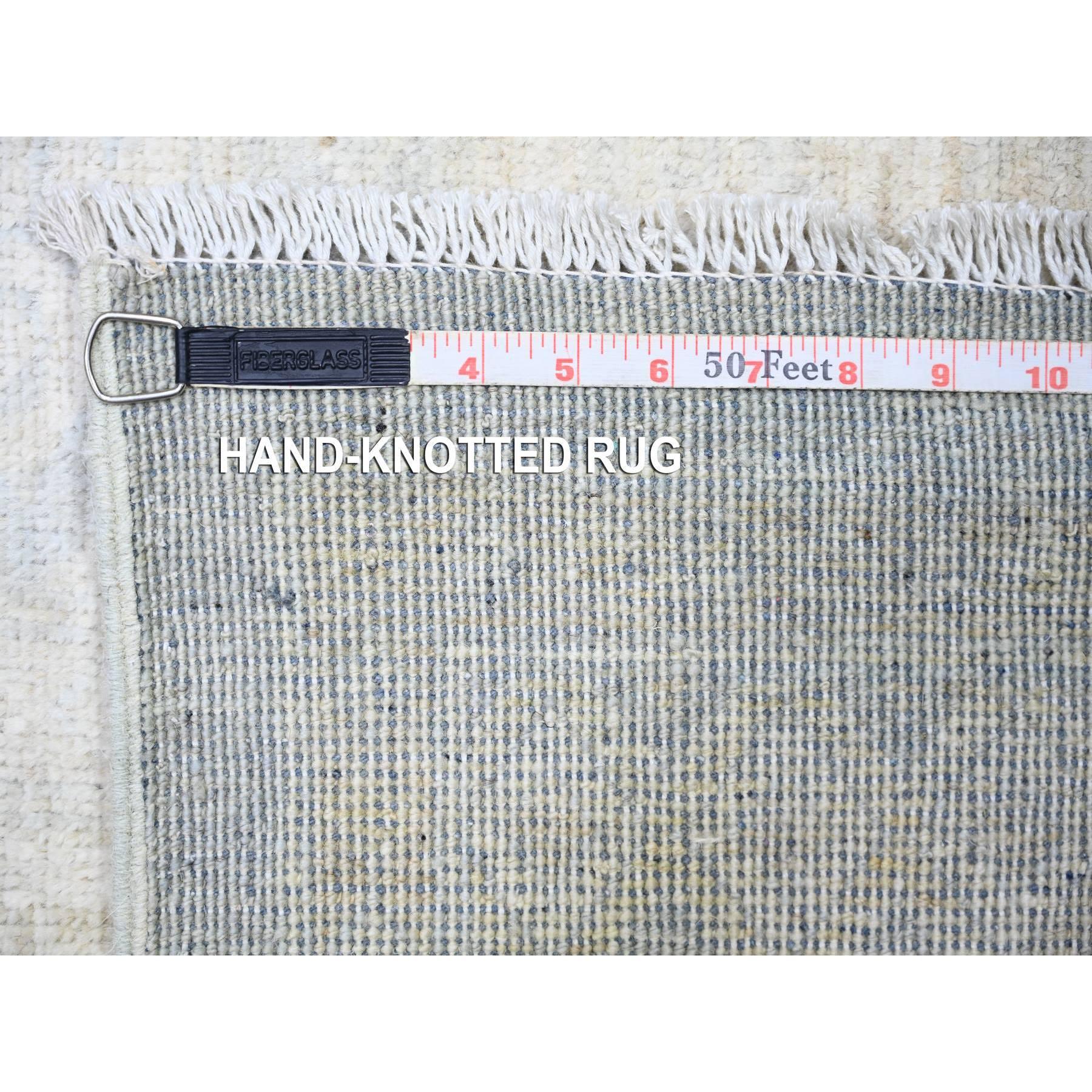 Tappeto Orientale Peshawar di colore grigio ghiaccio in pura lana annodata a mano e con lavaggio bianco 11'9