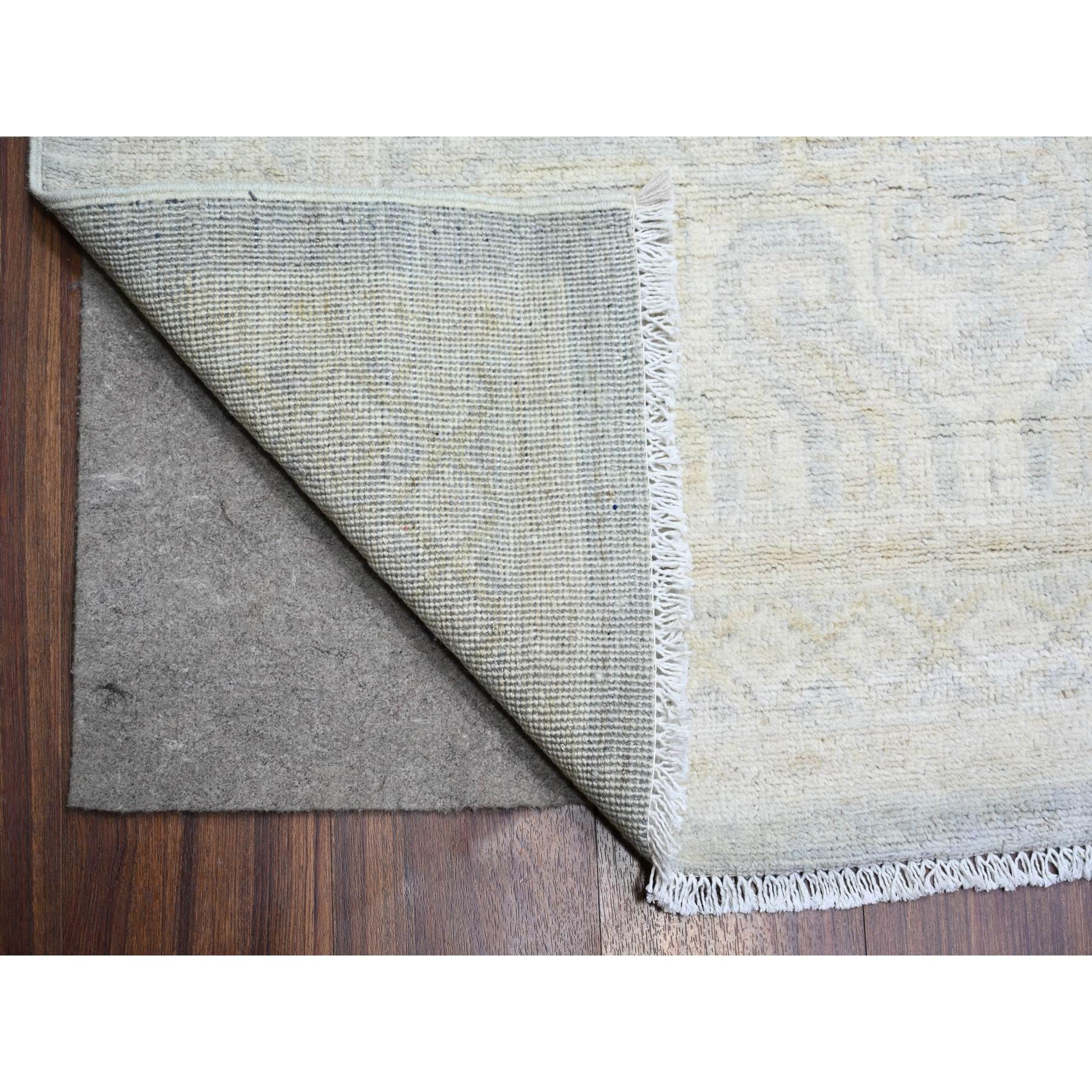 Annodato a mano Tappeto Orientale Peshawar di colore grigio ghiaccio in pura lana annodata a mano e con lavaggio bianco 11'9