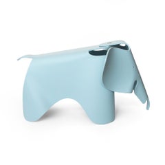 Éléphant moulé gris glace par Charles & Ray Eames