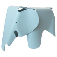 Éléphant moulé gris glace par Charles & Ray Eames