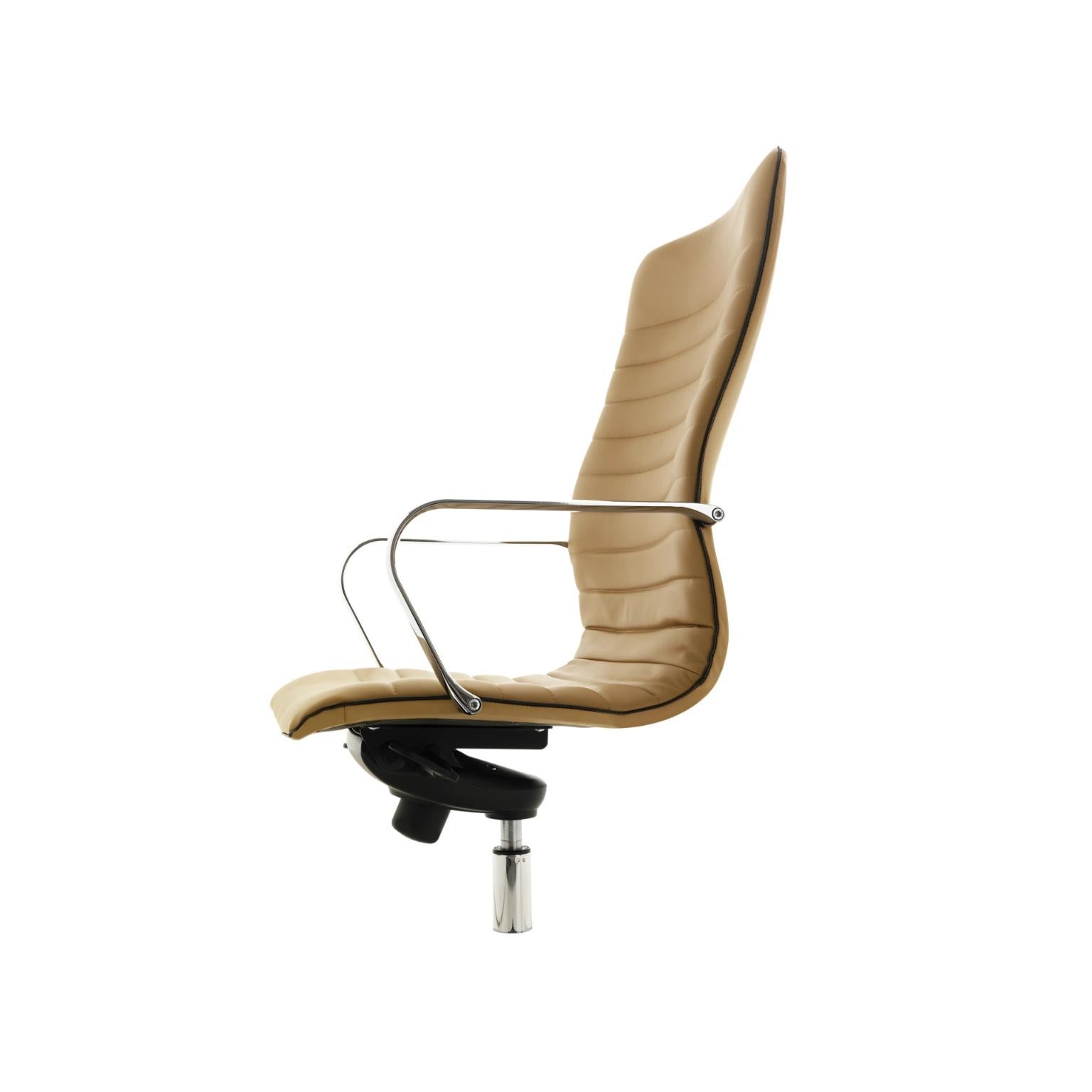 Ice High Backrest Executive Upholstered Armchair by Quinti Sedute
Dimensions: D 68 x W 68 x H 116 cm.
Materials: Aluminum and upholstery.

Available in different finishes, sizes, and material options. Dimensions and prices may vary. Please contact