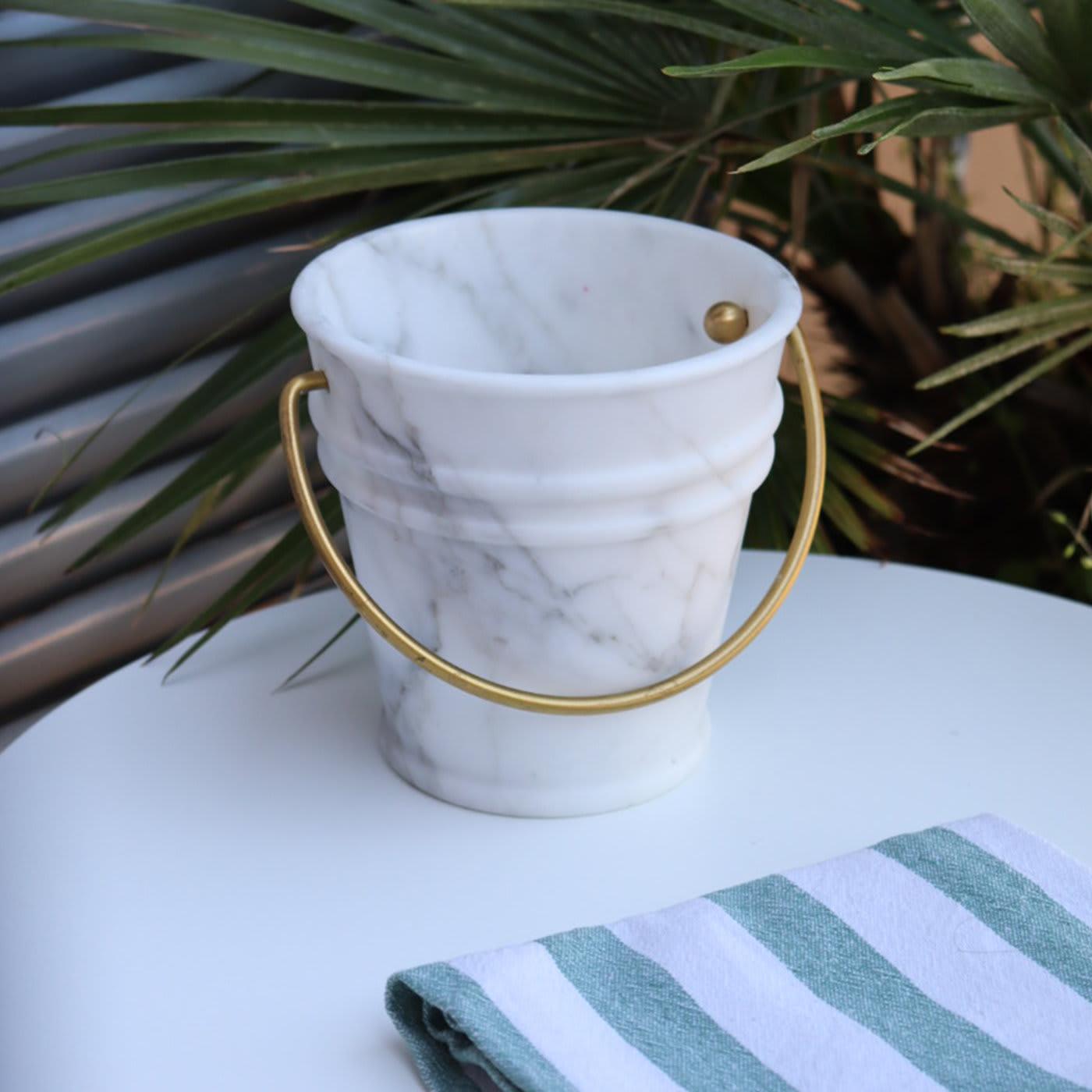 Crafted in Arabescato marble, sourced in Tuscan quarries and entirely handmade by expert craftsmen using traditional methods, this bucket is the modern, more precious version of the iconic zinc bucket. The opaque, majestic surface of the Arabescato