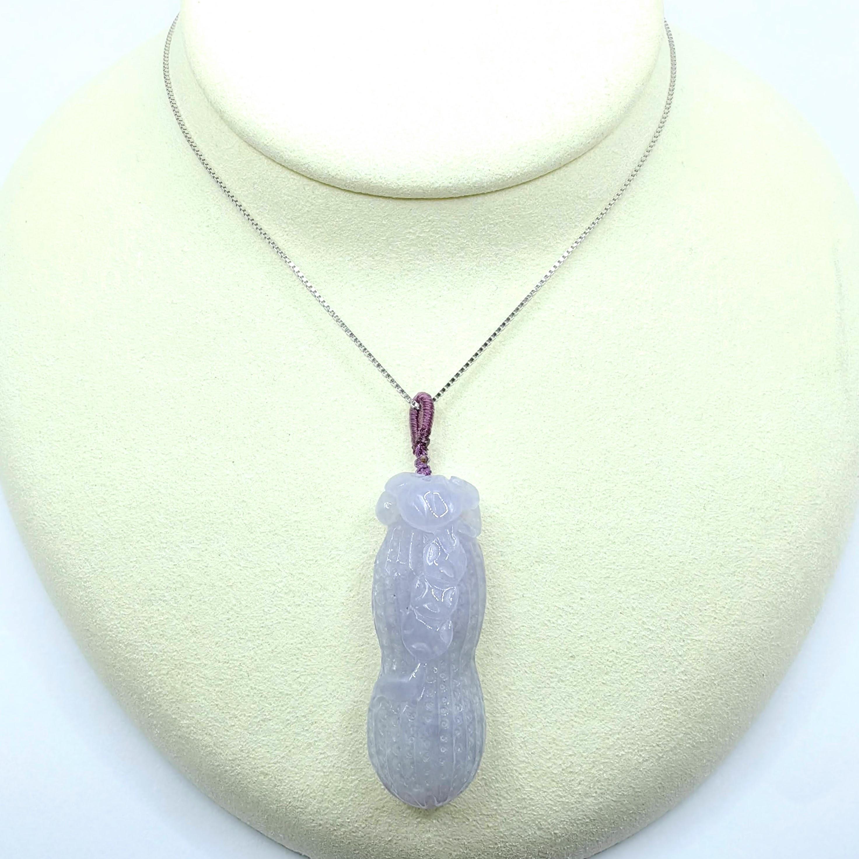 Contemporaneo Ciondolo di giadeite Ice Lavender Certificato - Corde per collane o cappio in oro 18k in vendita