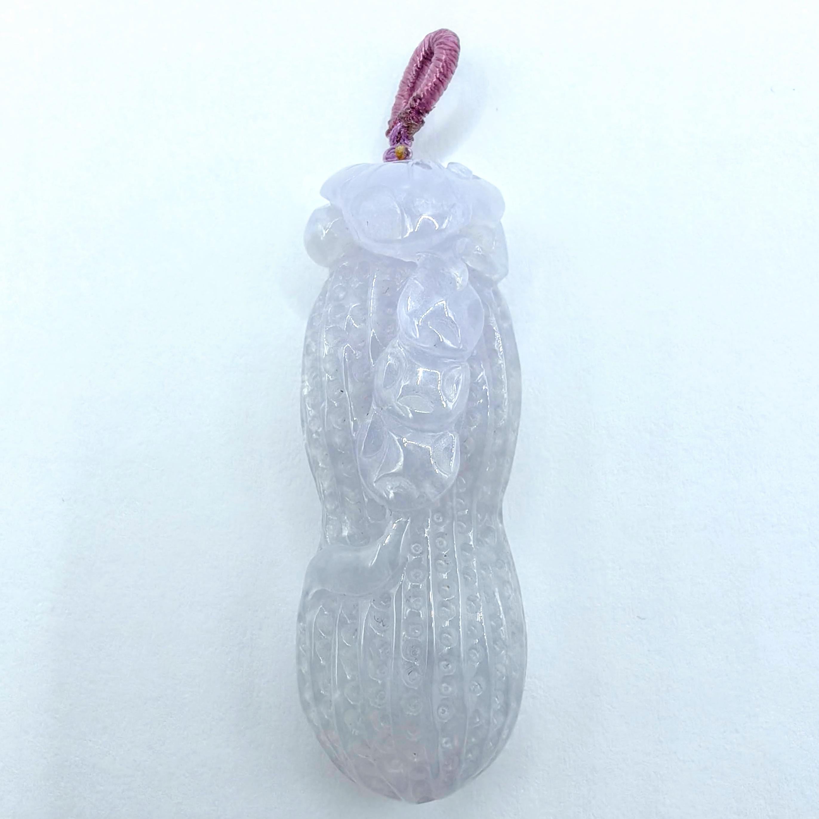 Taglio misto Ciondolo di giadeite Ice Lavender Certificato - Corde per collane o cappio in oro 18k in vendita