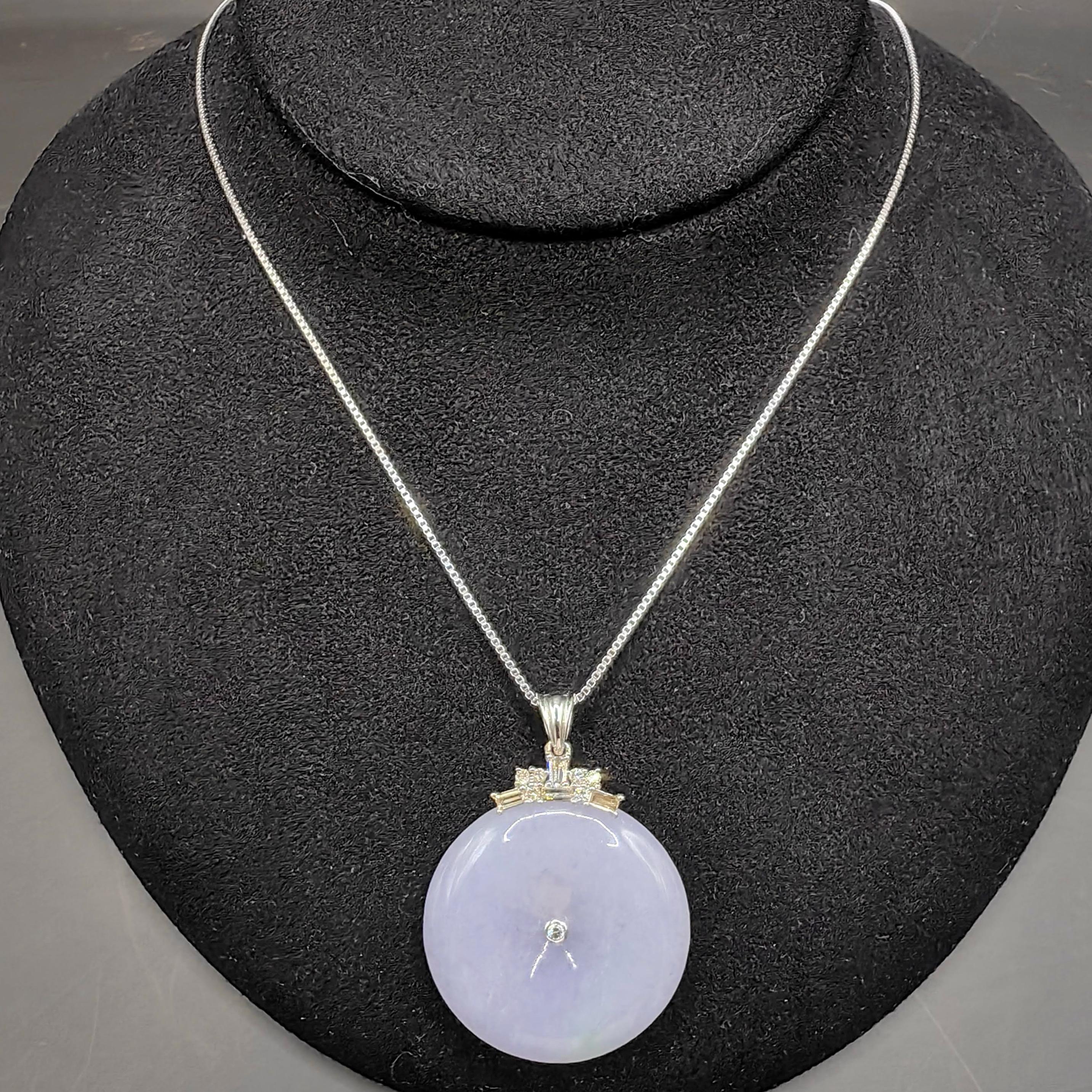 Ciondolo in oro bianco 18 carati con diamante a forma di ciambella di pace in giadeite traslucida color lavanda ghiaccio in vendita 6