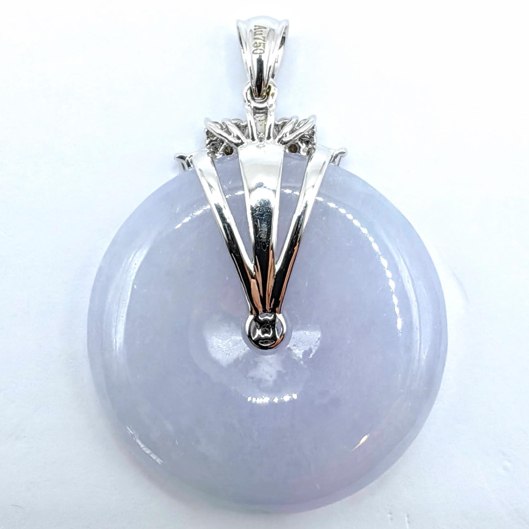da uomo o donna Ciondolo in oro bianco 18 carati con diamante a forma di ciambella di pace in giadeite traslucida color lavanda ghiaccio in vendita