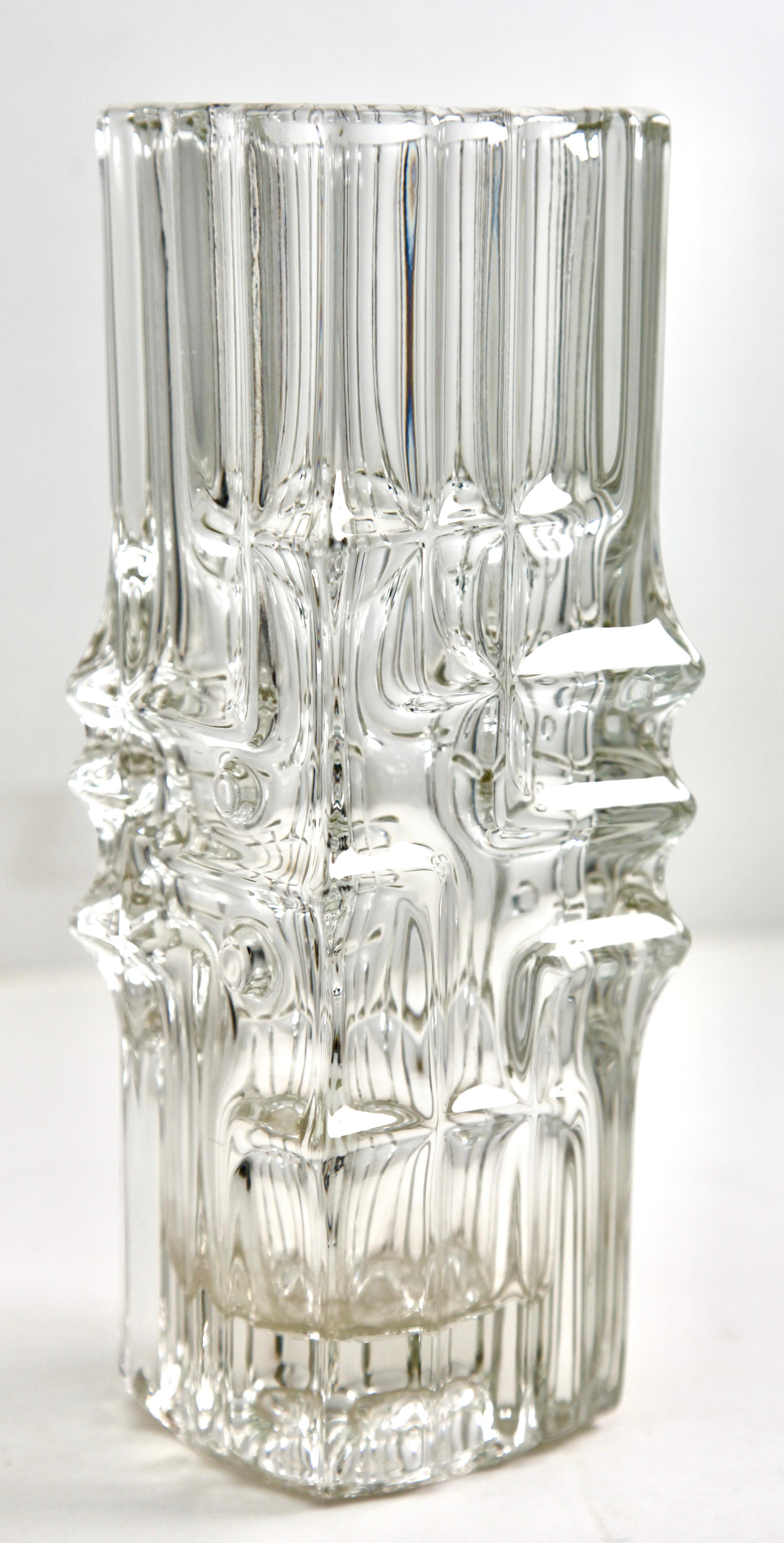 Mid-Century Modern Ice Melting Vase 617 by Vladislaw Urban for Rosice Glass Tsjechoslowakia, 1968 For Sale