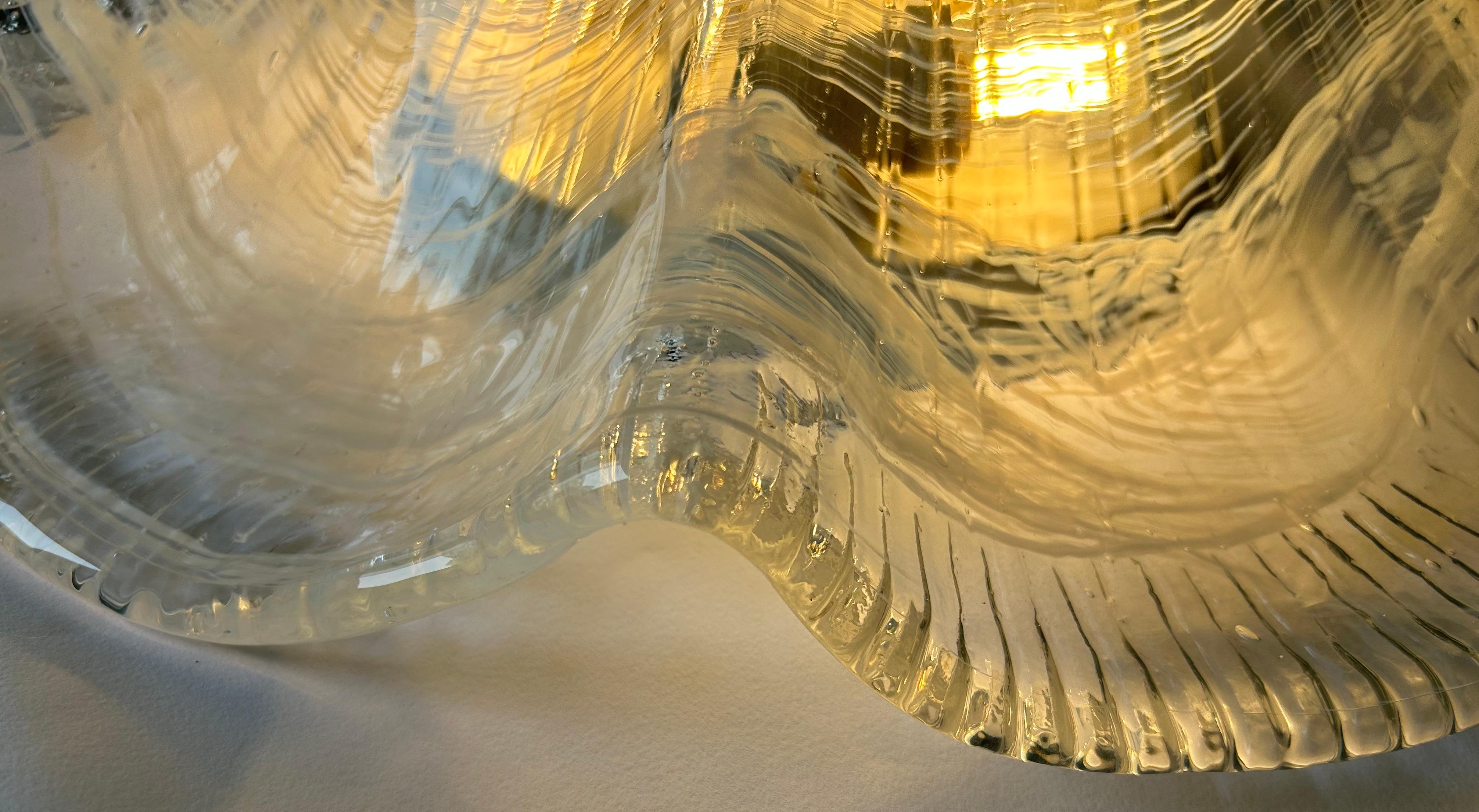 Excellent quality Murano glass in perfect conditions. Functioning electrical system.