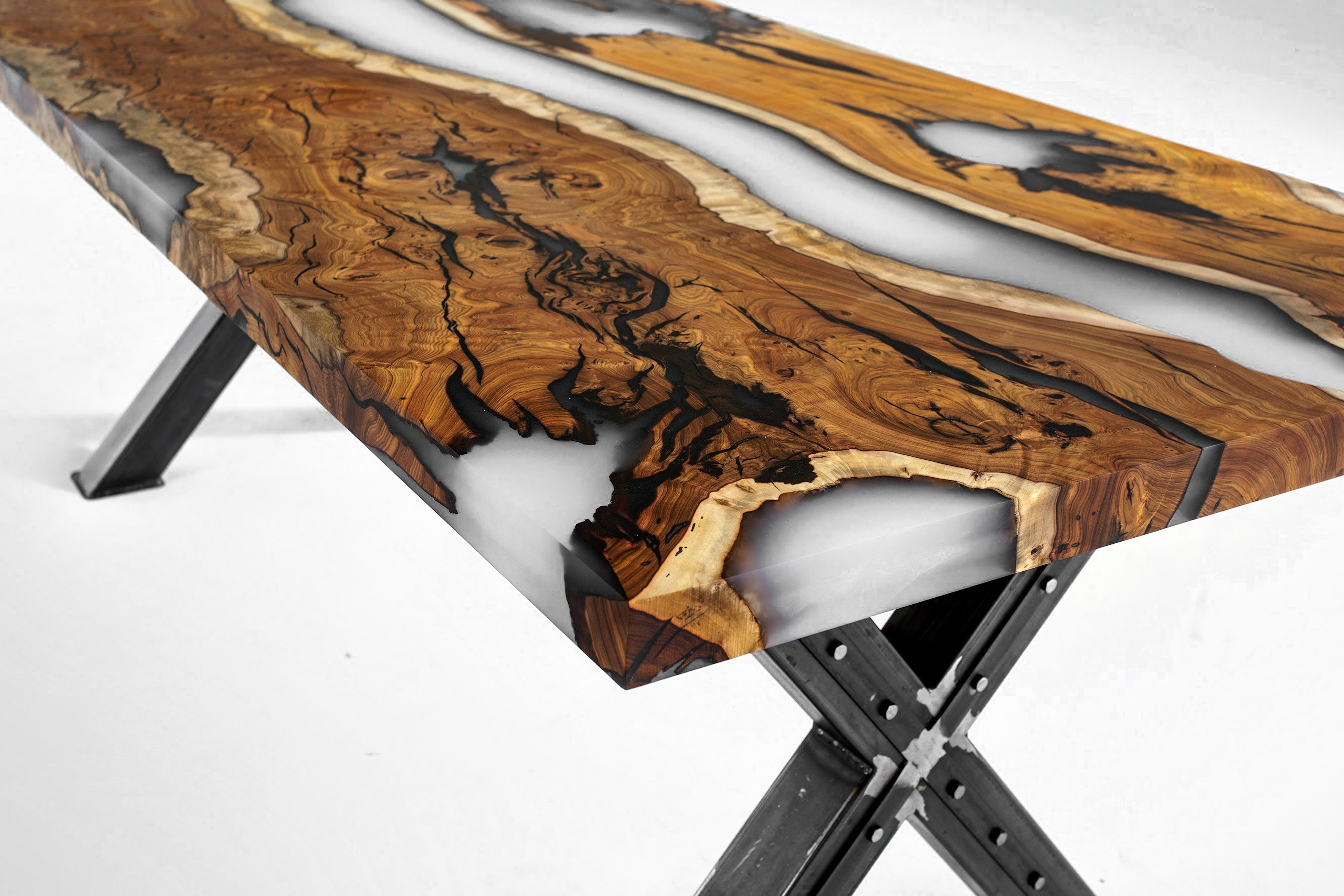 HACKBERRY WOOD ICE RESIN DINING TABLE

This epoxy table emerges as a unique work of art, inspired by nature's beauty. 

The epoxy table stands out not only for its design but also its durability. Thanks to its epoxy coating, it is highly resistant